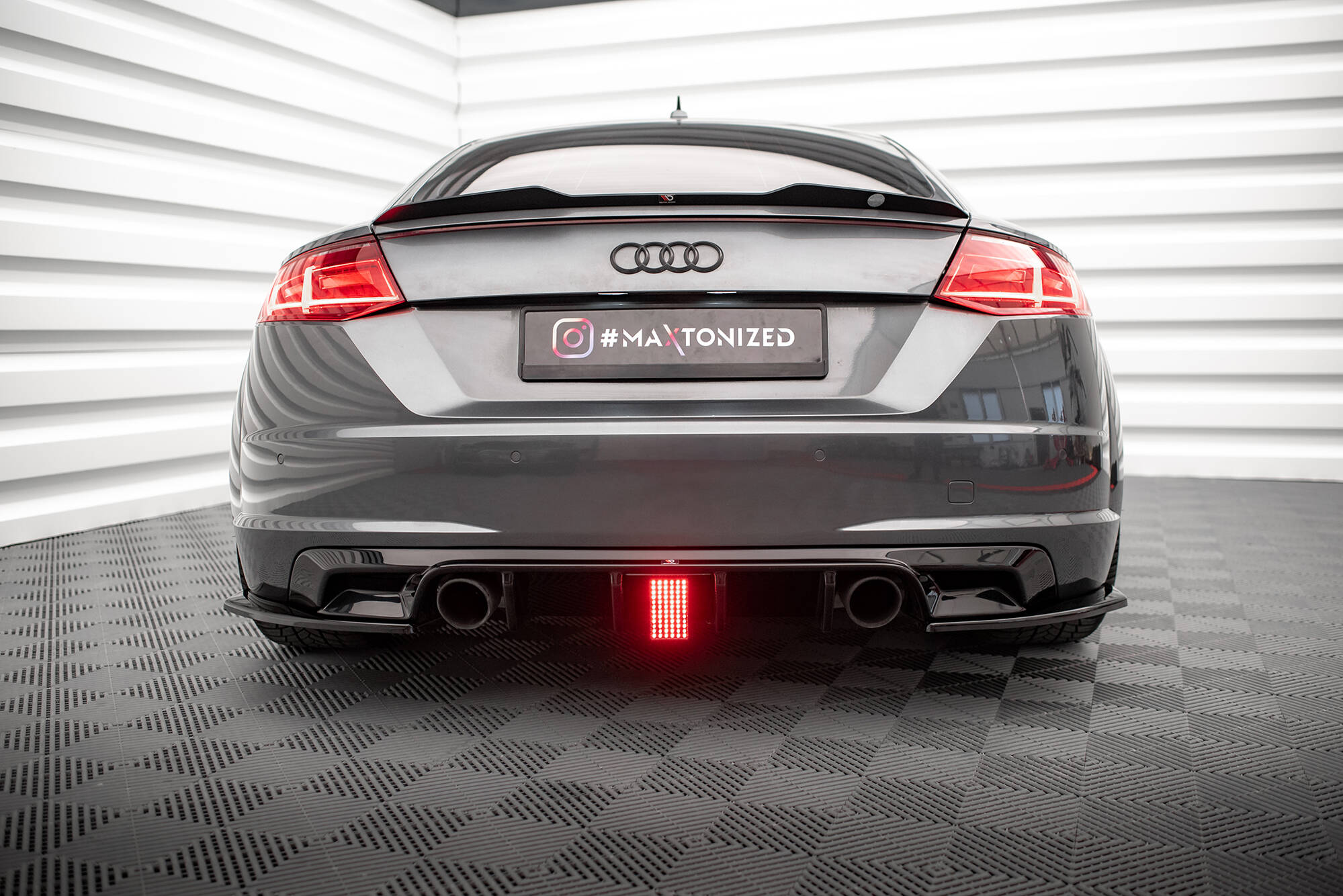 pol_po_Led-Stop-Light-Audi-TT-S-Line-8S-19931_8 pol_po_Led-Stop-Light-Audi-TT-S-Line-8S-19931_8