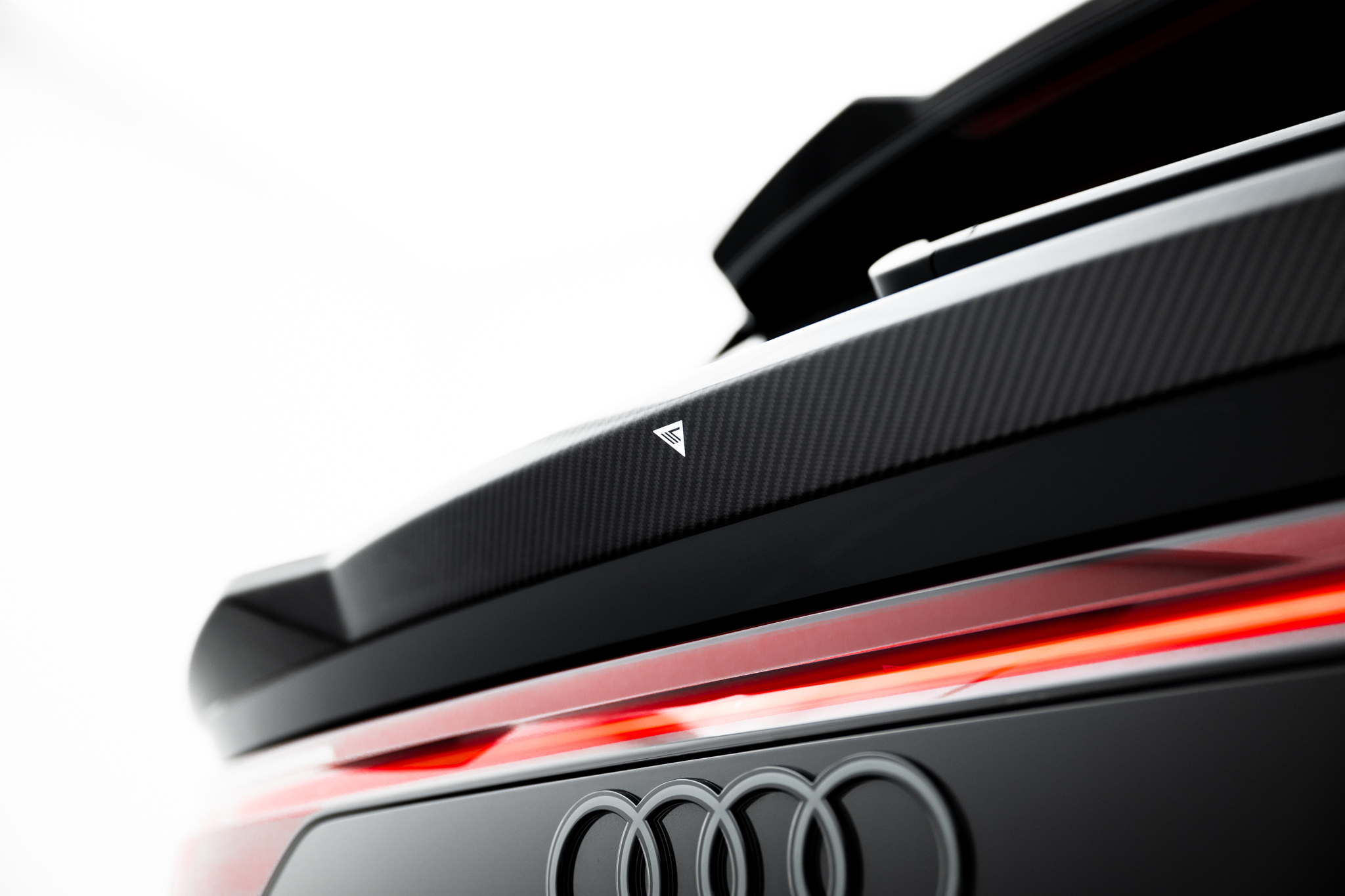 pol_po_Prepreg-Carbon-Fiber-Tailgate-Spoiler-Lower-Audi-SQ8-Q8-S-Line-Mk1-Facelift-23491_6 pol_po_Prepreg-Carbon-Fiber-Tailgate-Spoiler-Lower-Audi-SQ8-Q8-S-Line-Mk1-Facelift-23491_6