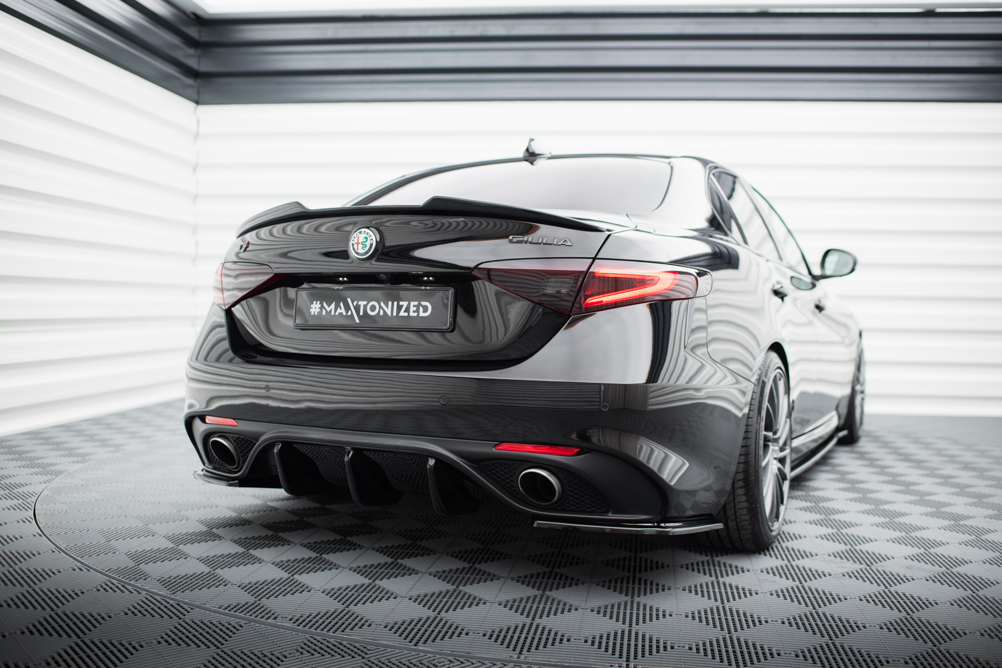 pol_po_REAR-SIDE-SPLITTERS-ALFA-ROMEO-GIULIA-VELOCE-7546_3 pol_po_REAR-SIDE-SPLITTERS-ALFA-ROMEO-GIULIA-VELOCE-7546_3