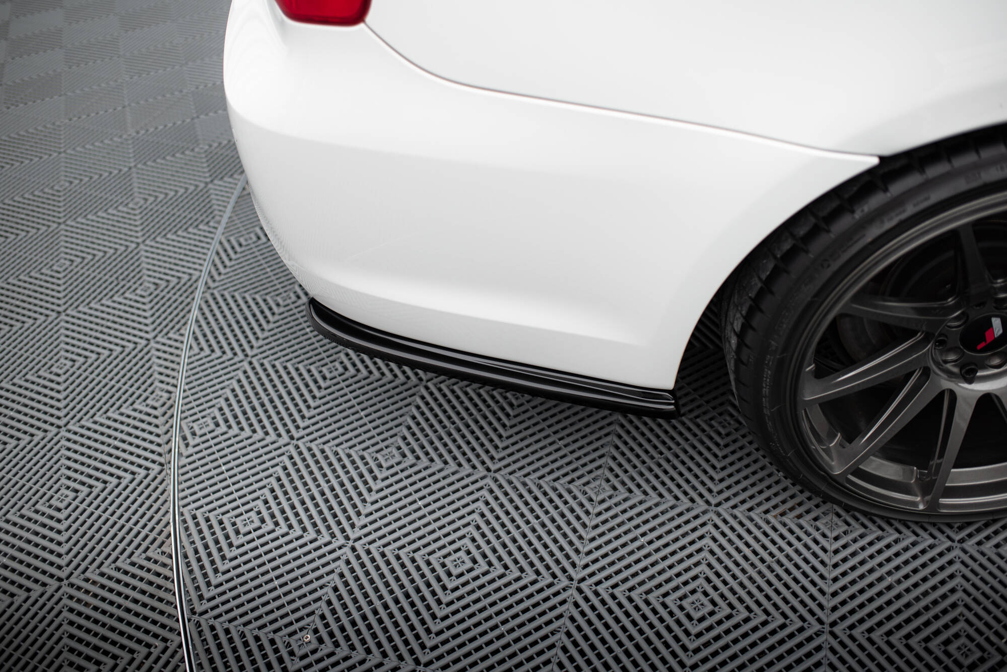 pol_po_REAR-SIDE-SPLITTERS-BMW-3-E90-MPACK-5703_4 pol_po_REAR-SIDE-SPLITTERS-BMW-3-E90-MPACK-5703_4