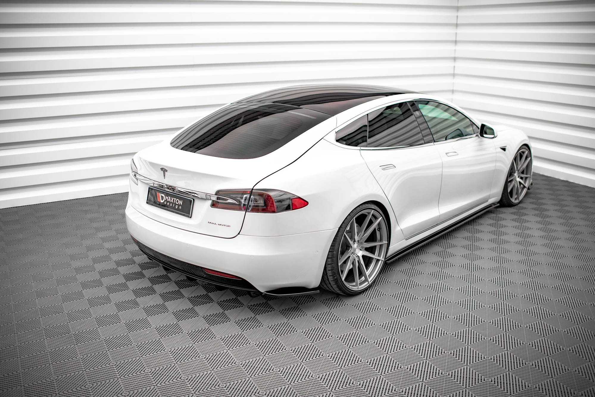 pol_po_REAR-SIDE-SPLITTERS-Tesla-Model-S-Facelift-5748_6 pol_po_REAR-SIDE-SPLITTERS-Tesla-Model-S-Facelift-5748_6