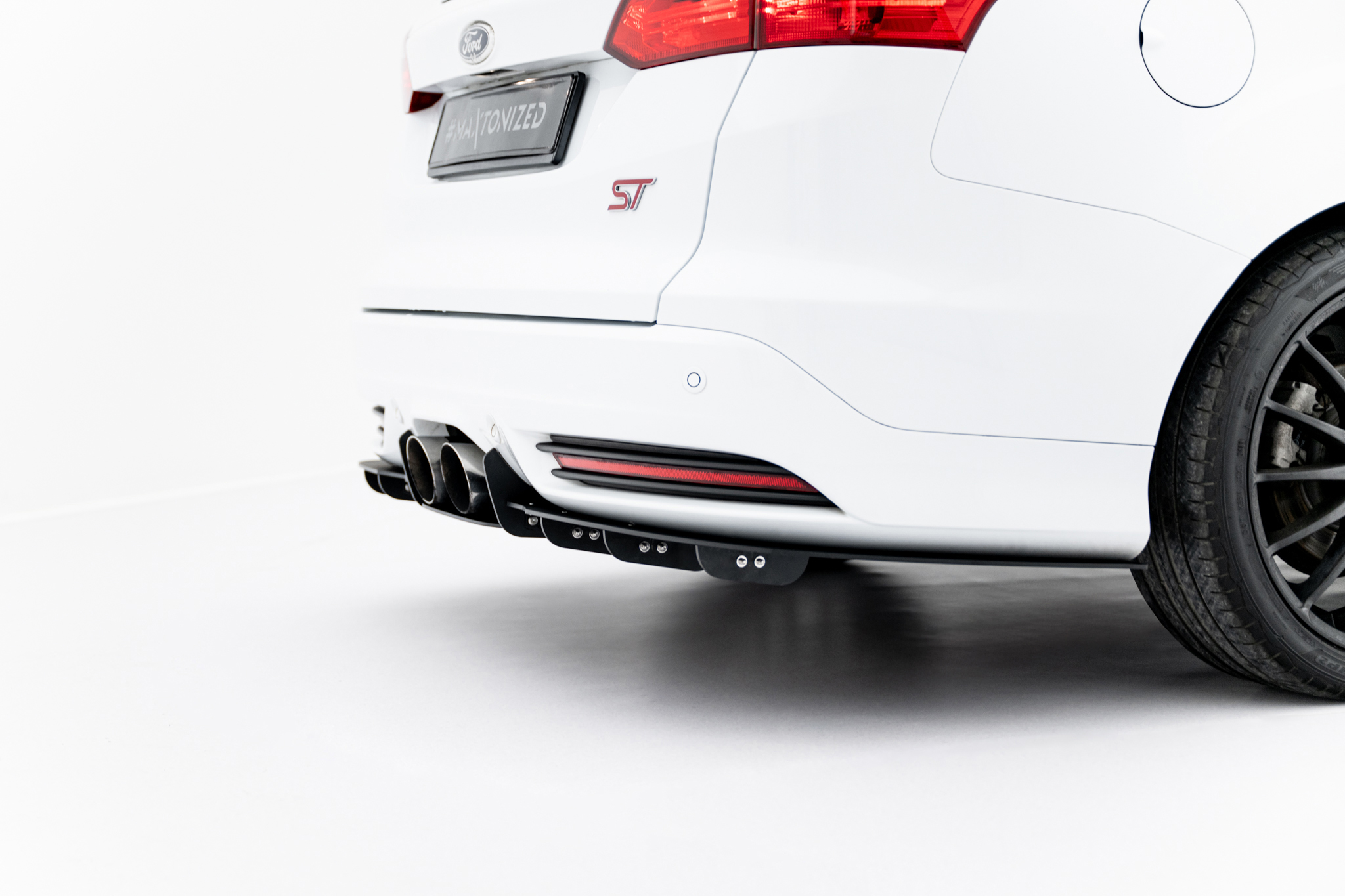 pol_po_Rear-Diffuser-Ford-Focus-ST-Mk3-Estate-1779_4 pol_po_Rear-Diffuser-Ford-Focus-ST-Mk3-Estate-1779_4