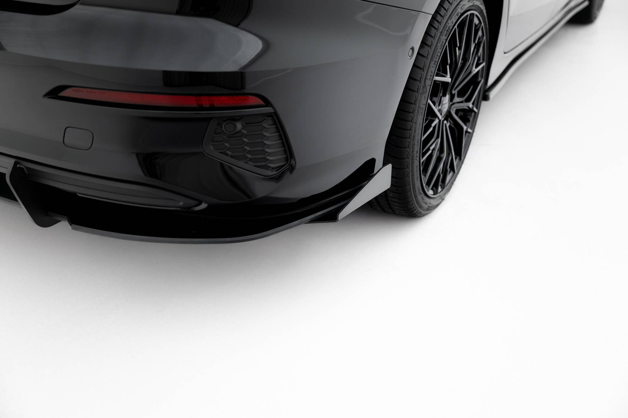 pol_po_Rear-Side-Flaps-Audi-A3-Sedan-8Y-22393_5 pol_po_Rear-Side-Flaps-Audi-A3-Sedan-8Y-22393_5