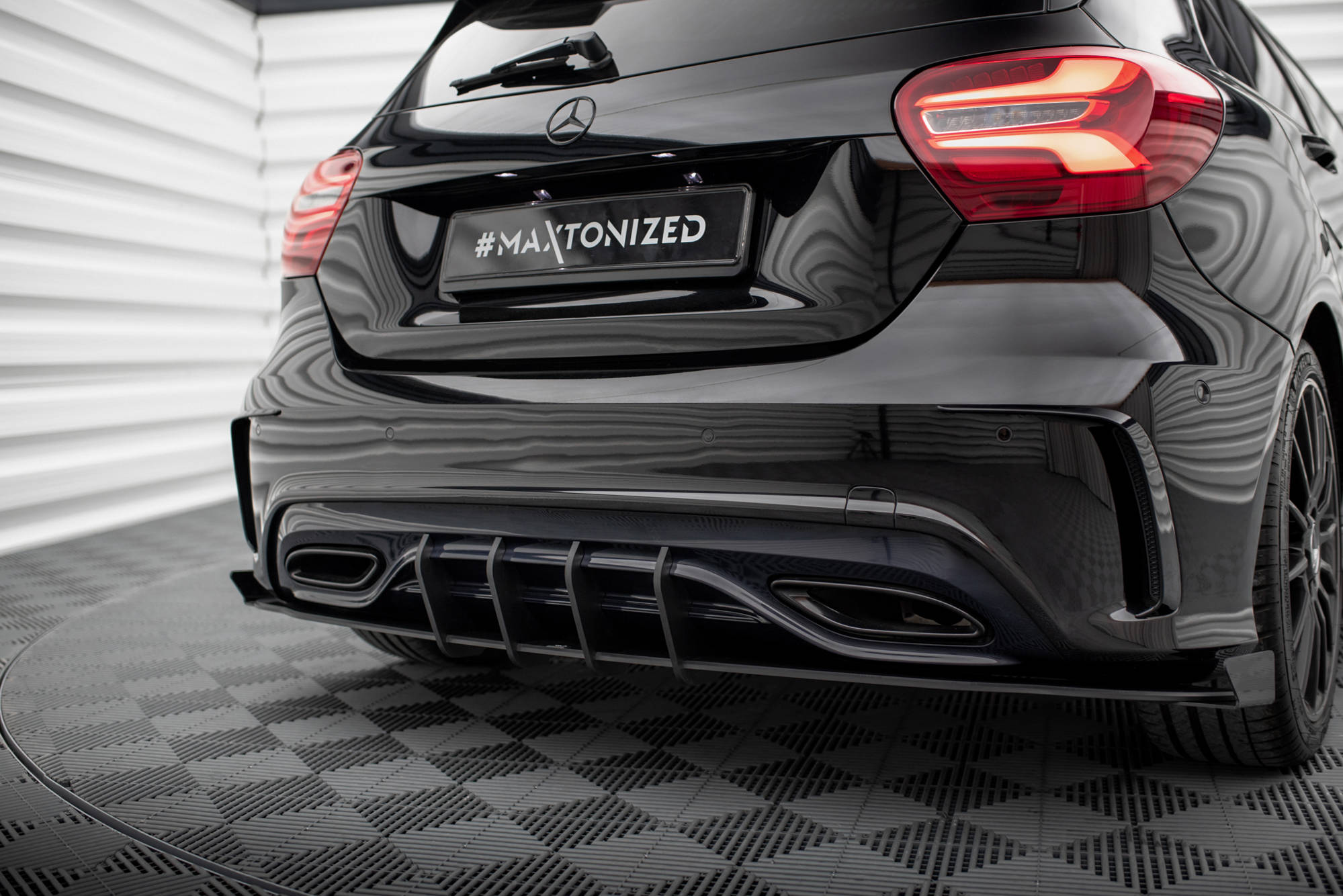 pol_po_Rear-Side-Flaps-Mercedes-Benz-A-AMG-Line-W176-Facelift-19001_5 pol_po_Rear-Side-Flaps-Mercedes-Benz-A-AMG-Line-W176-Facelift-19001_5