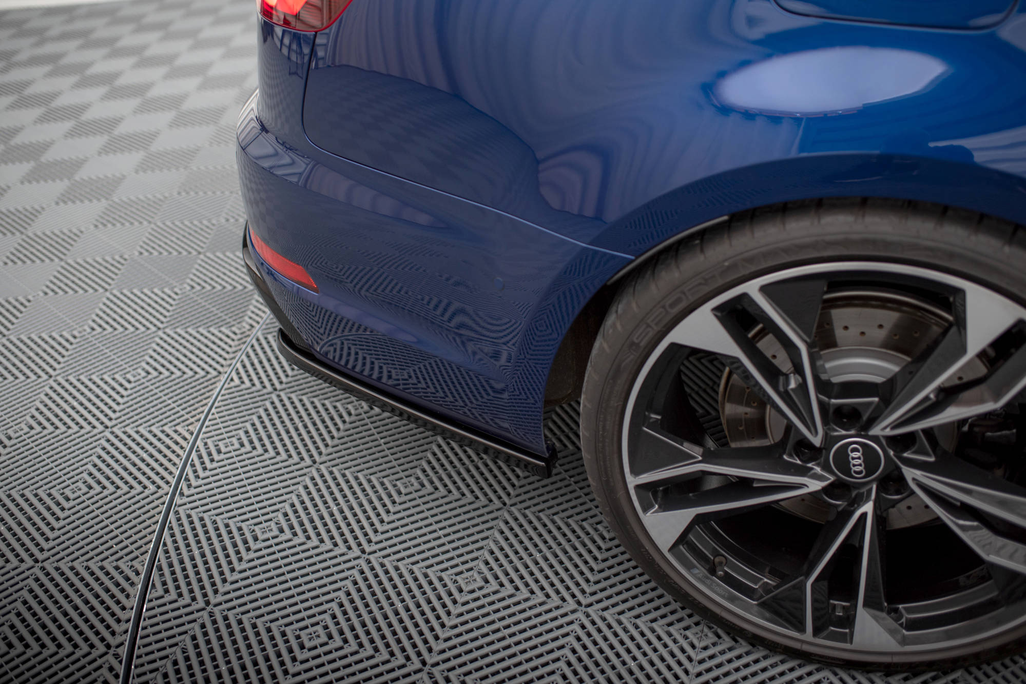pol_po_Rear-Side-Splitters-Audi-A4-Competition-B9-18714_3 pol_po_Rear-Side-Splitters-Audi-A4-Competition-B9-18714_3