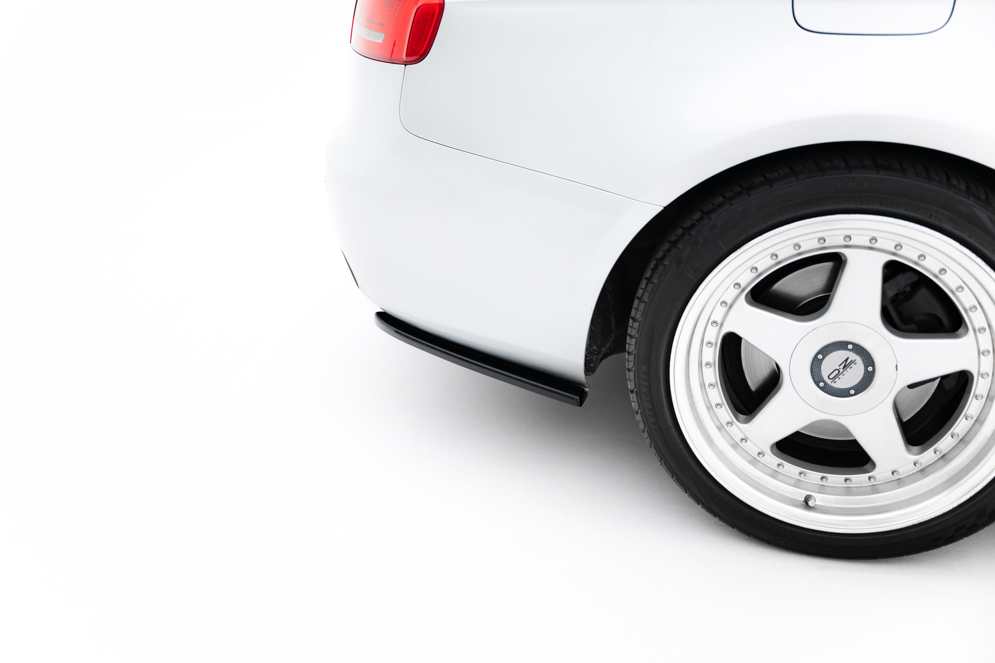 pol_po_Rear-Side-Splitters-Audi-A4-Sedan-Avant-B8-1077_1 pol_po_Rear-Side-Splitters-Audi-A4-Sedan-Avant-B8-1077_1