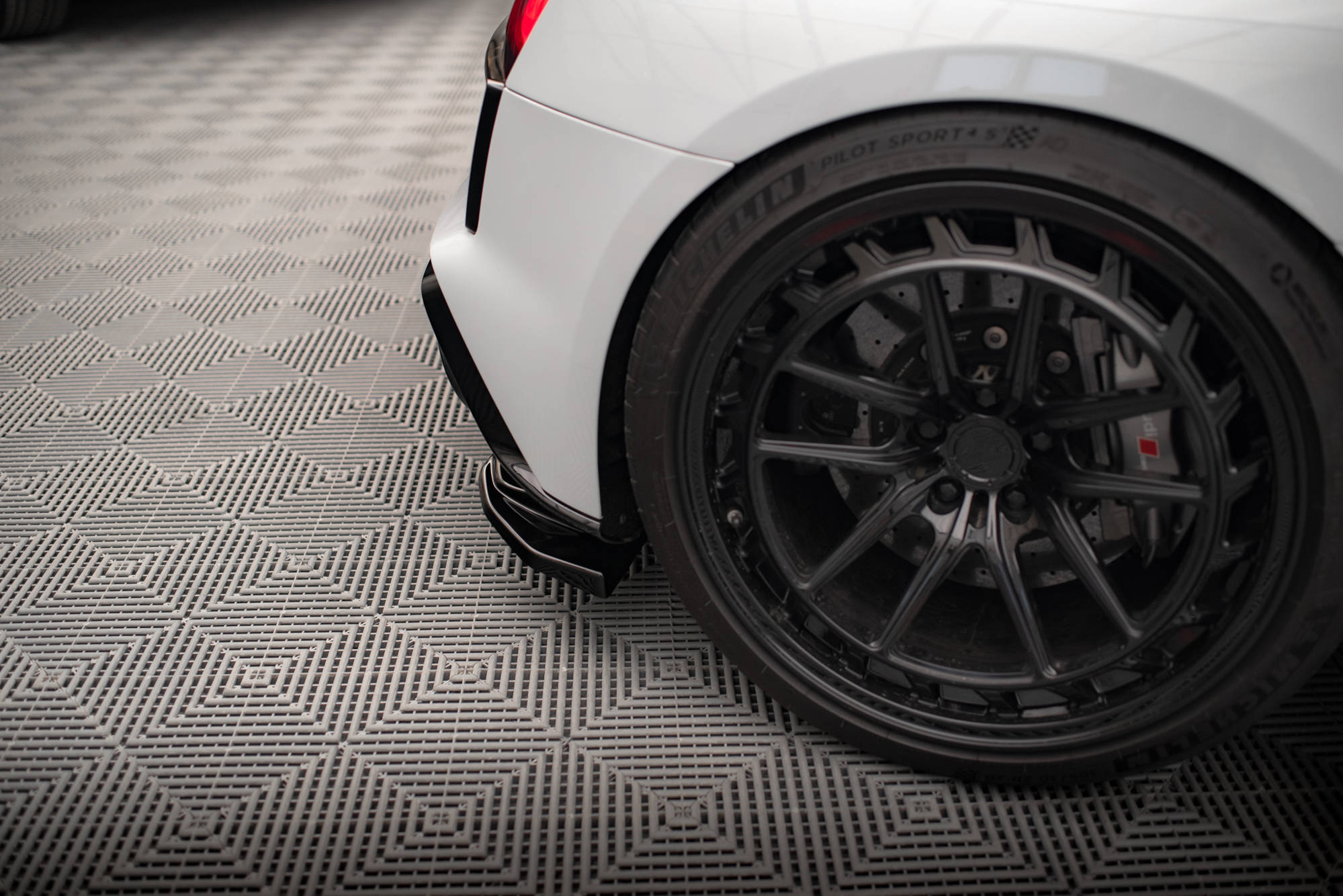 pol_po_Rear-Side-Splitters-Audi-R8-Mk2-Facelift-17929_3 pol_po_Rear-Side-Splitters-Audi-R8-Mk2-Facelift-17929_3