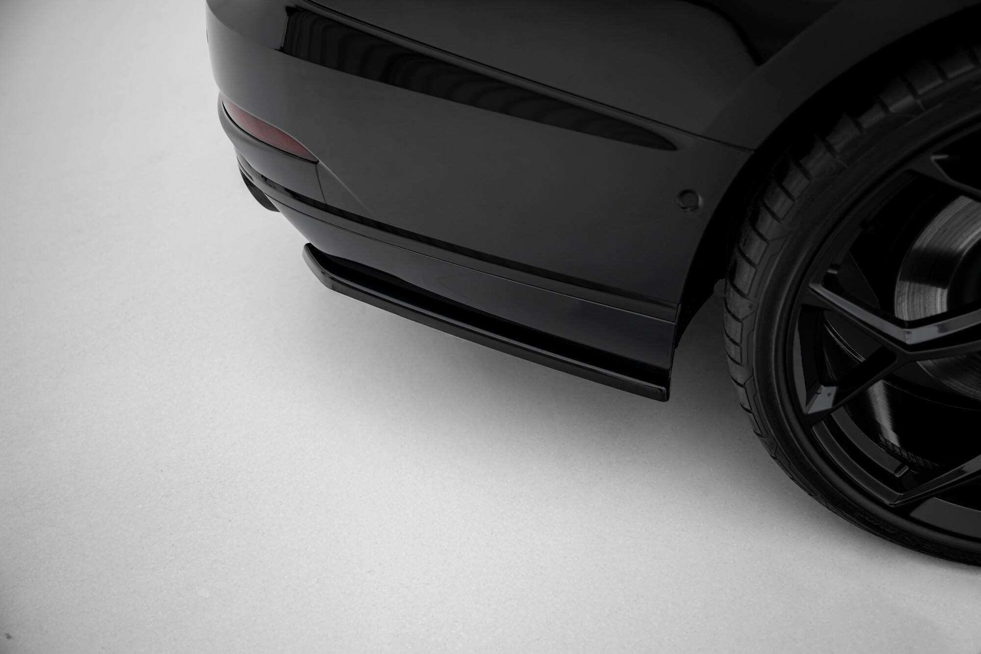 pol_po_Rear-Side-Splitters-Audi-S8-D5-17509_4 pol_po_Rear-Side-Splitters-Audi-S8-D5-17509_4