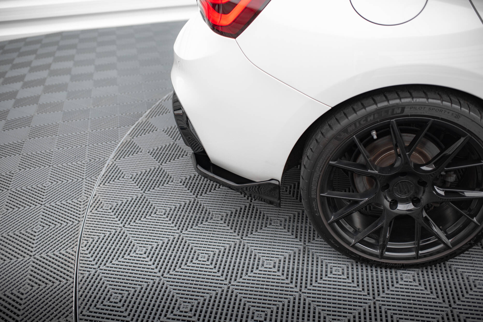 pol_po_Rear-Side-Splitters-For-rear-valance-V-3-BMW-1-M-Pack-M140i-F20-Facelift-20878_4 pol_po_Rear-Side-Splitters-For-rear-valance-V-3-BMW-1-M-Pack-M140i-F20-Facelift-20878_4