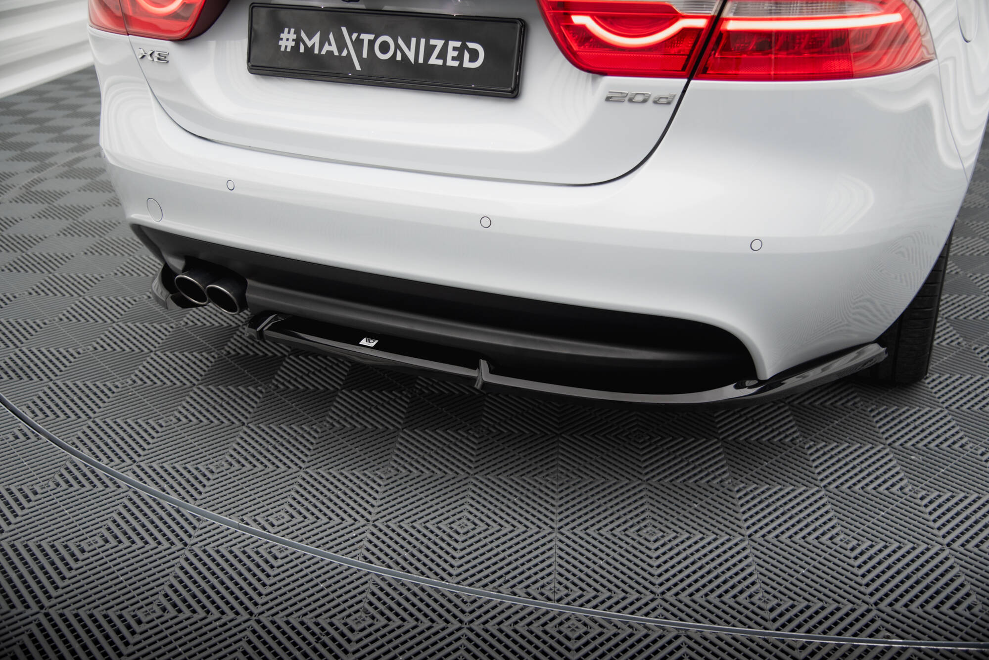 pol_po_Rear-Side-Splitters-Jaguar-XE-R-Sport-X760-19297_5 pol_po_Rear-Side-Splitters-Jaguar-XE-R-Sport-X760-19297_5