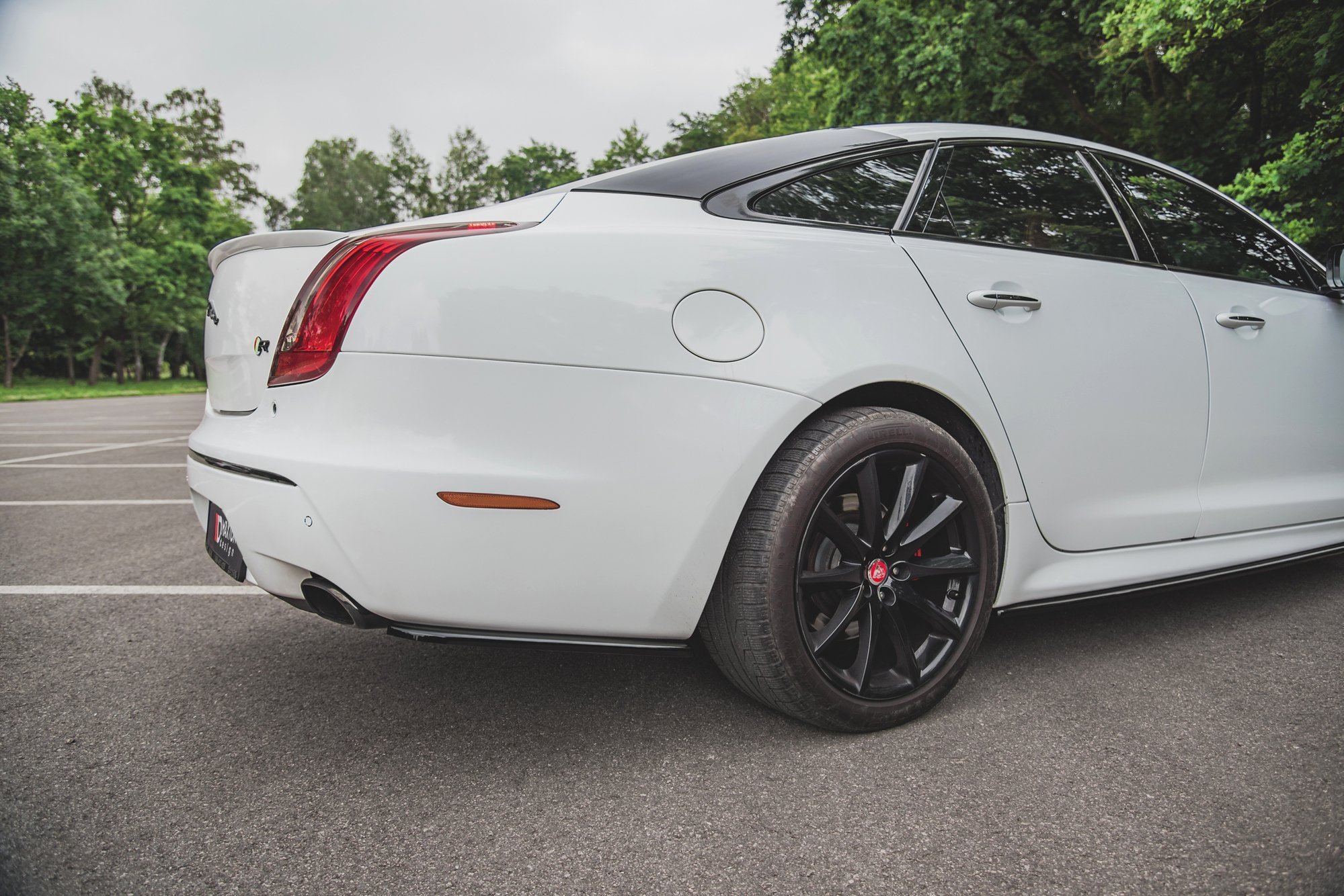 pol_po_Rear-Side-Splitters-Jaguar-XJ-R-Sport-X351-Facelift-10399_5 pol_po_Rear-Side-Splitters-Jaguar-XJ-R-Sport-X351-Facelift-10399_5