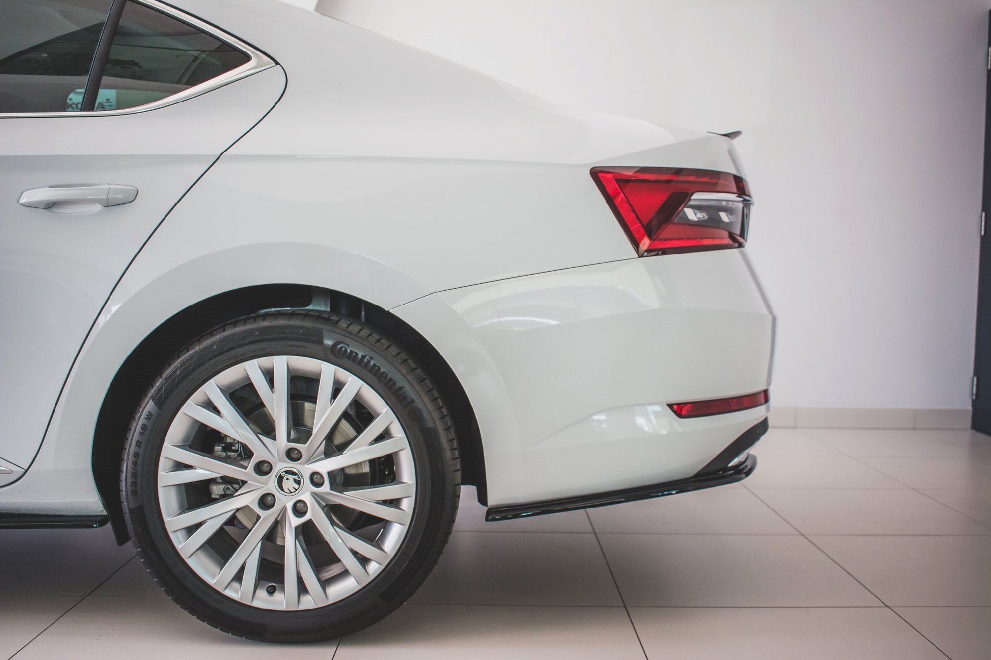 pol_po_Rear-Side-Splitters-Skoda-Superb-Liftback-Combi-Mk3-Facelift-8924_1 pol_po_Rear-Side-Splitters-Skoda-Superb-Liftback-Combi-Mk3-Facelift-8924_1