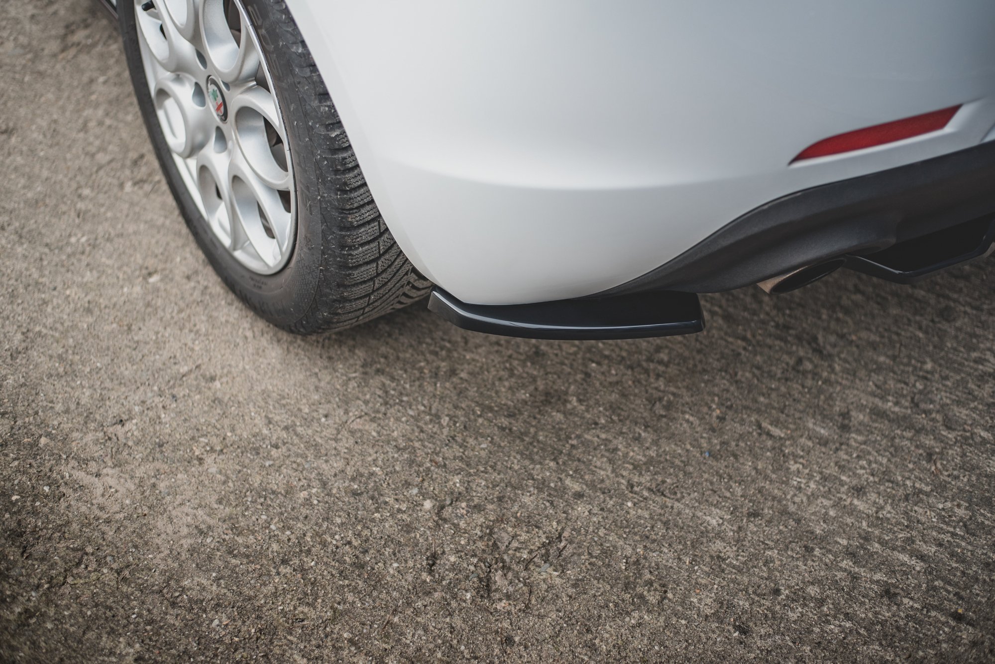 pol_po_Rear-Side-Splitters-V-1-Alfa-Romeo-Giulietta-11649_3 pol_po_Rear-Side-Splitters-V-1-Alfa-Romeo-Giulietta-11649_3