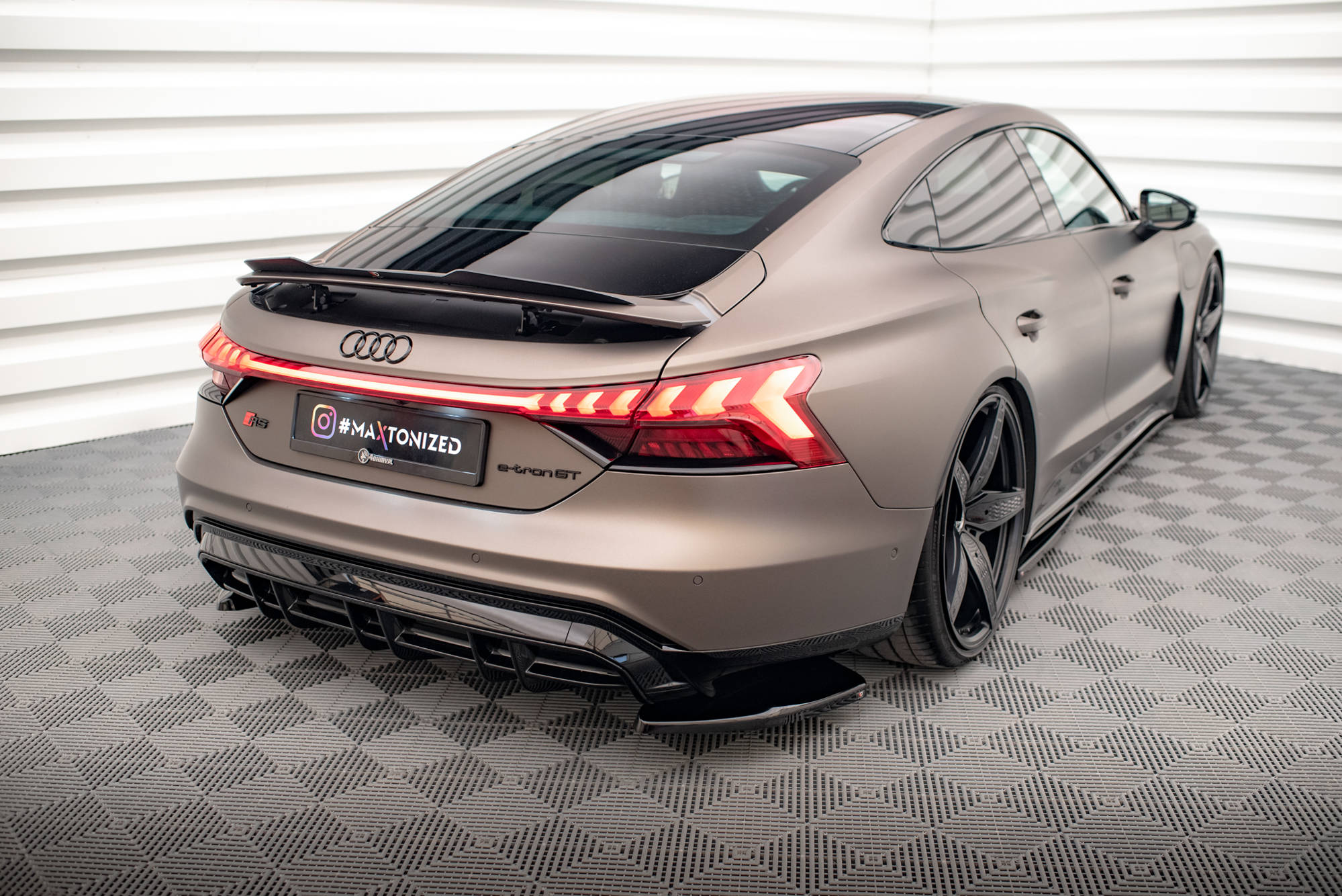 pol_po_Rear-Side-Splitters-V-1-Audi-e-Tron-GT-RS-GT-Mk1-16692_2 pol_po_Rear-Side-Splitters-V-1-Audi-e-Tron-GT-RS-GT-Mk1-16692_2