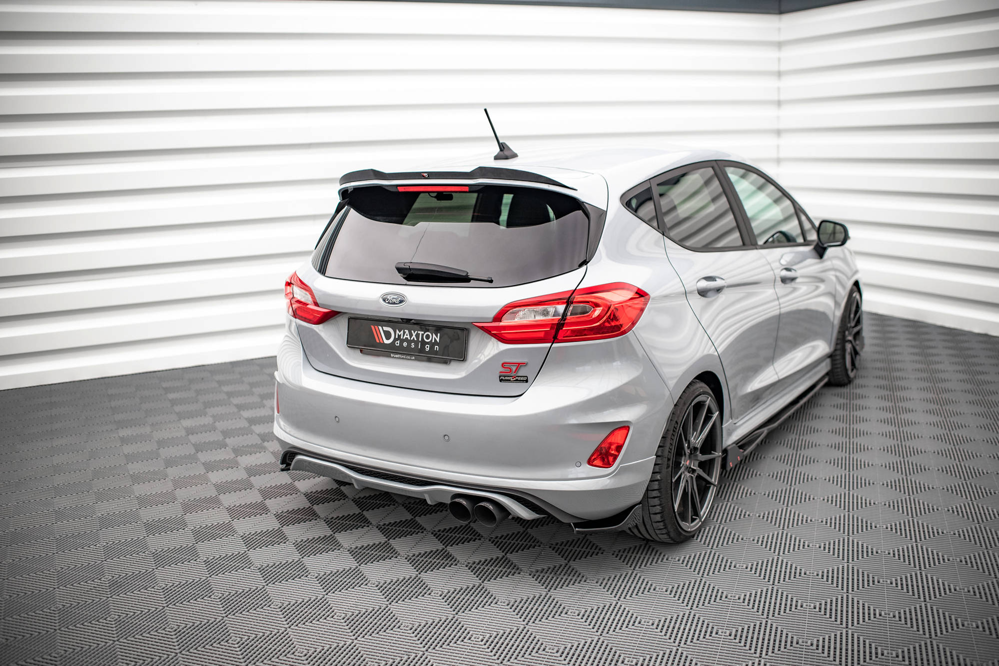 pol_po_Rear-Side-Splitters-V-1-Ford-Fiesta-ST-Mk8-14287_7 pol_po_Rear-Side-Splitters-V-1-Ford-Fiesta-ST-Mk8-14287_7