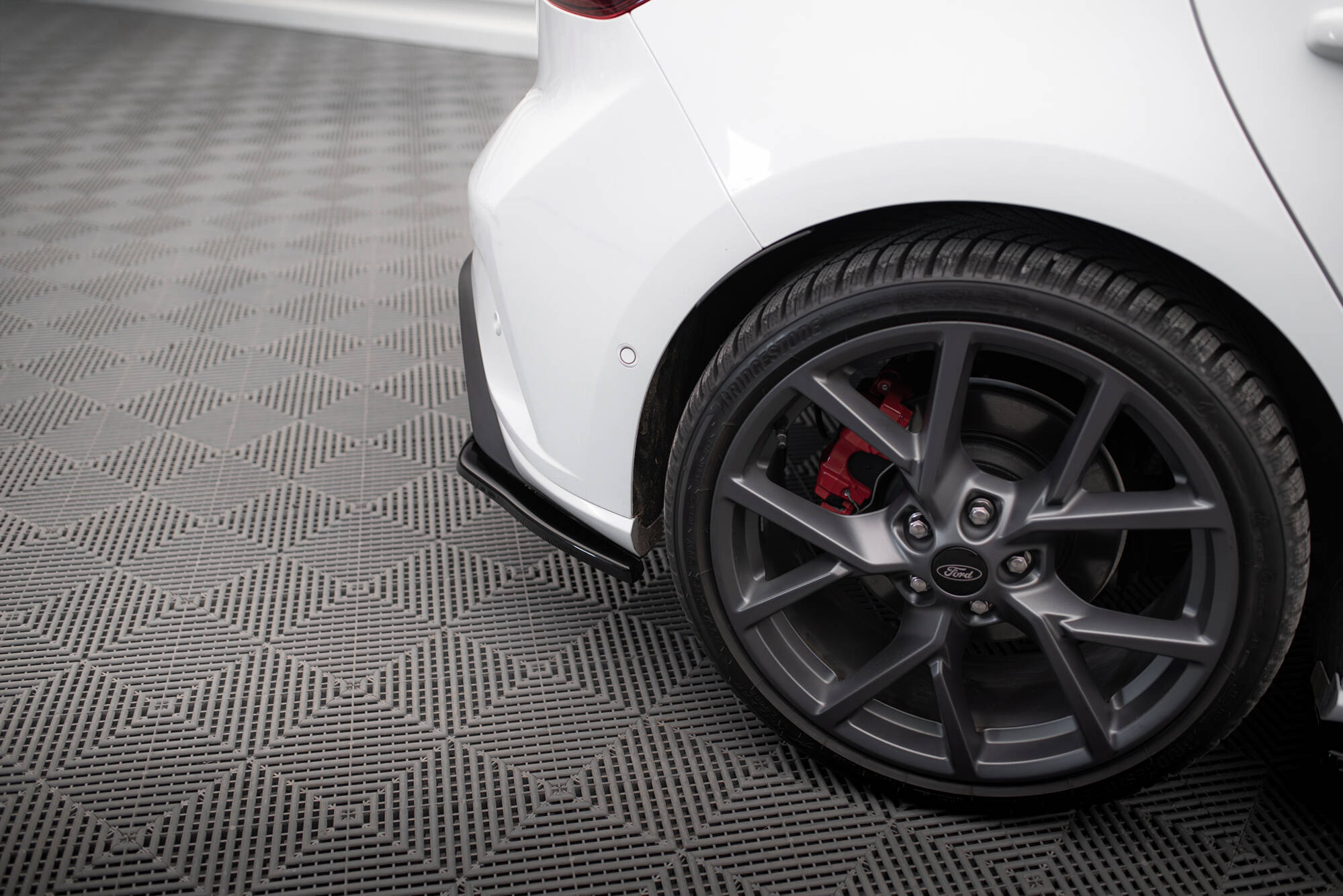 pol_po_Rear-Side-Splitters-V-1-Ford-Focus-ST-Mk4-9314_10 pol_po_Rear-Side-Splitters-V-1-Ford-Focus-ST-Mk4-9314_10