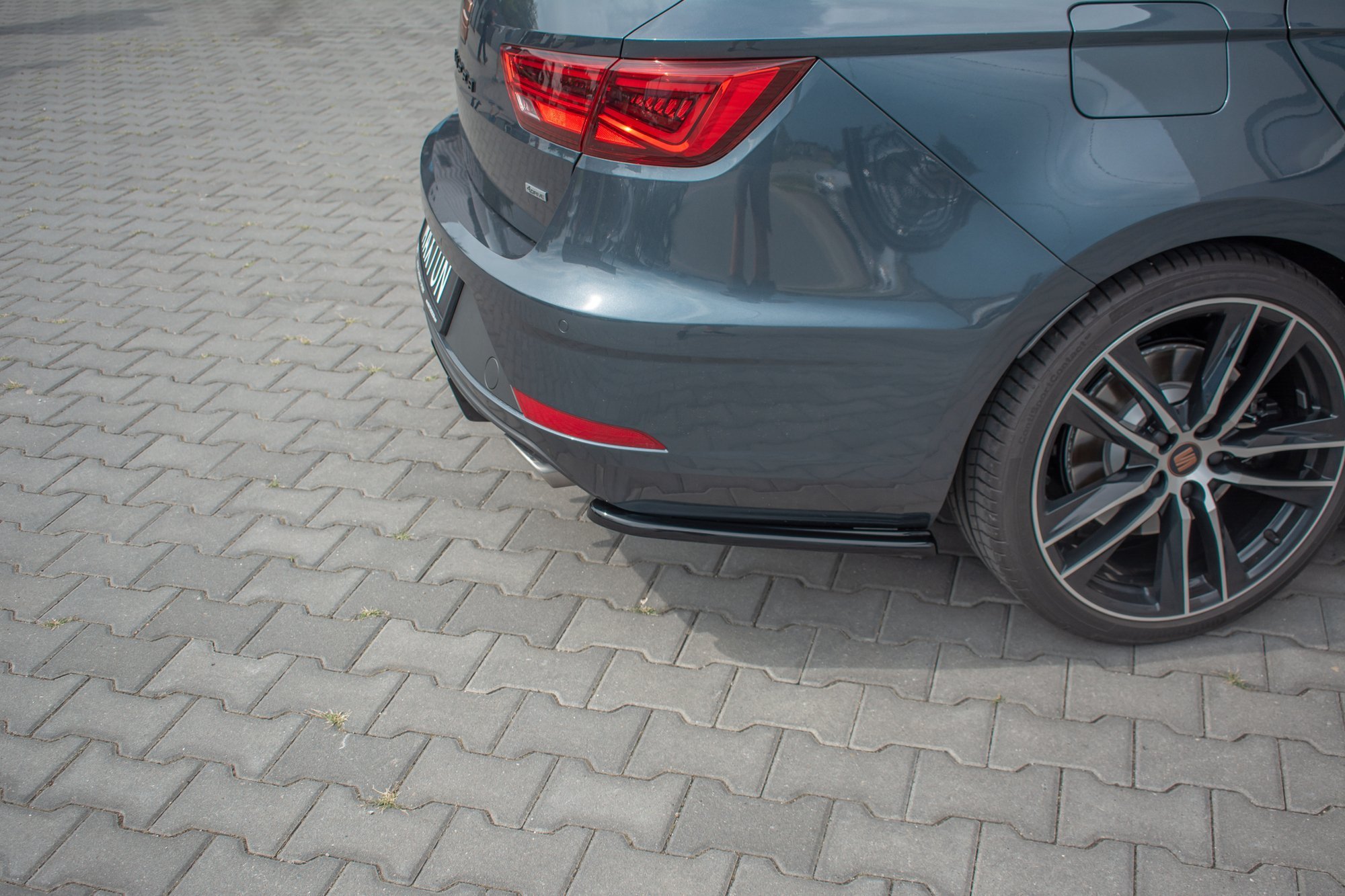 pol_po_Rear-Side-Splitters-V-1-Seat-Leon-Cupra-Mk3-FL-Sportstourer-9249_4 pol_po_Rear-Side-Splitters-V-1-Seat-Leon-Cupra-Mk3-FL-Sportstourer-9249_4