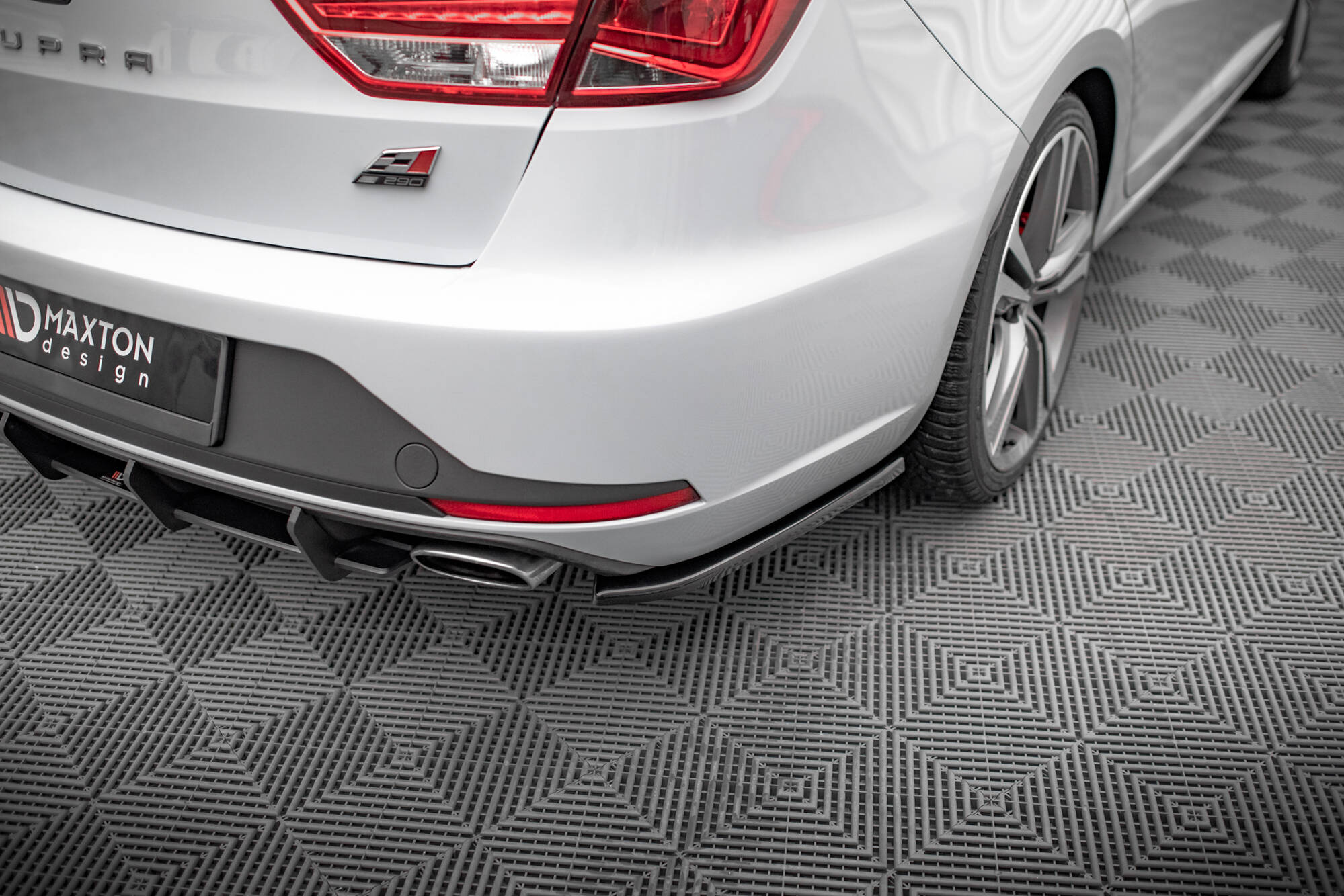 pol_po_Rear-Side-Splitters-V-1-Seat-Leon-Cupra-Sportstourer-Mk3-20297_2 pol_po_Rear-Side-Splitters-V-1-Seat-Leon-Cupra-Sportstourer-Mk3-20297_2