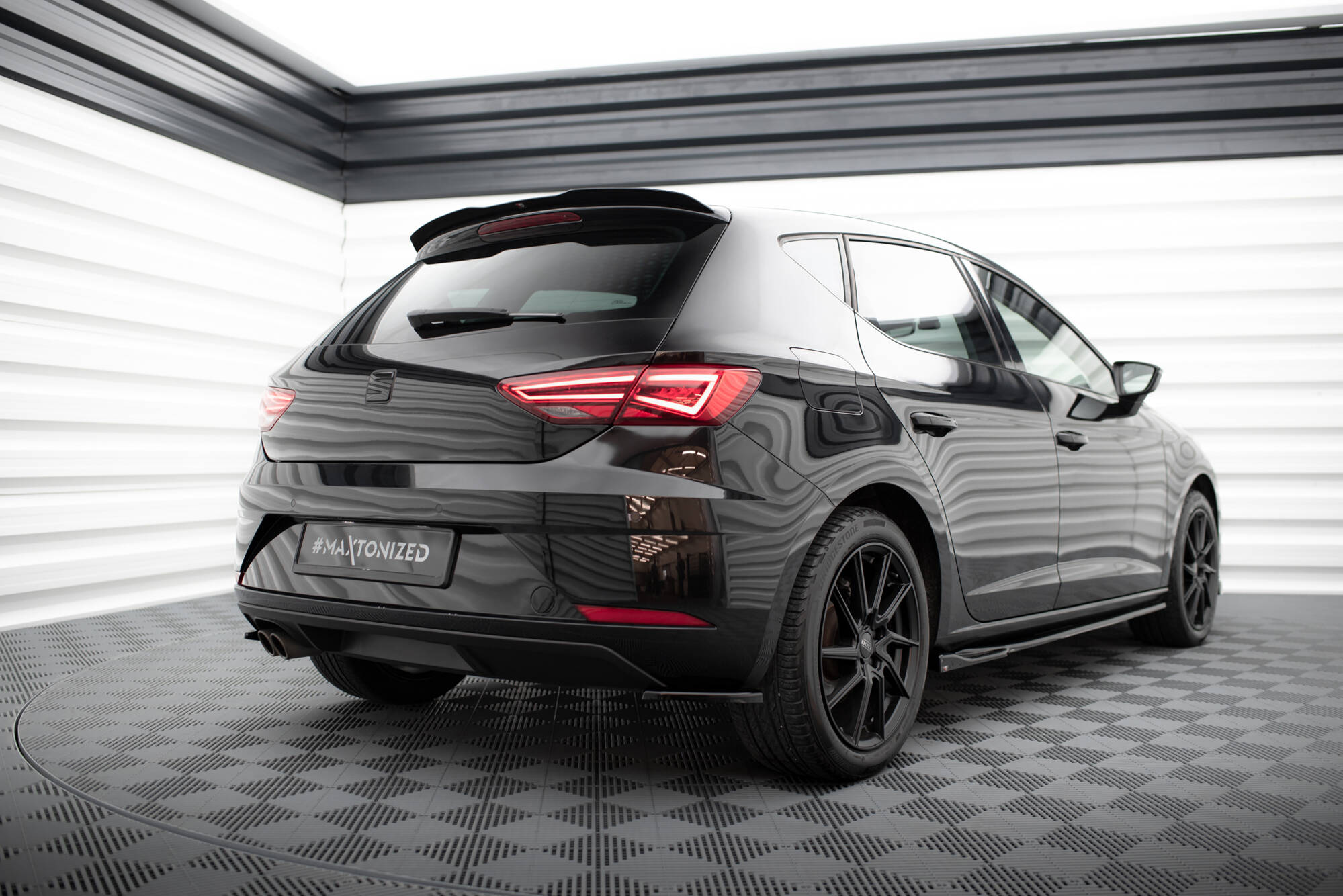 pol_po_Rear-Side-Splitters-V-1-Seat-Leon-Hatchback-Mk3-Facelift-20382_2 pol_po_Rear-Side-Splitters-V-1-Seat-Leon-Hatchback-Mk3-Facelift-20382_2