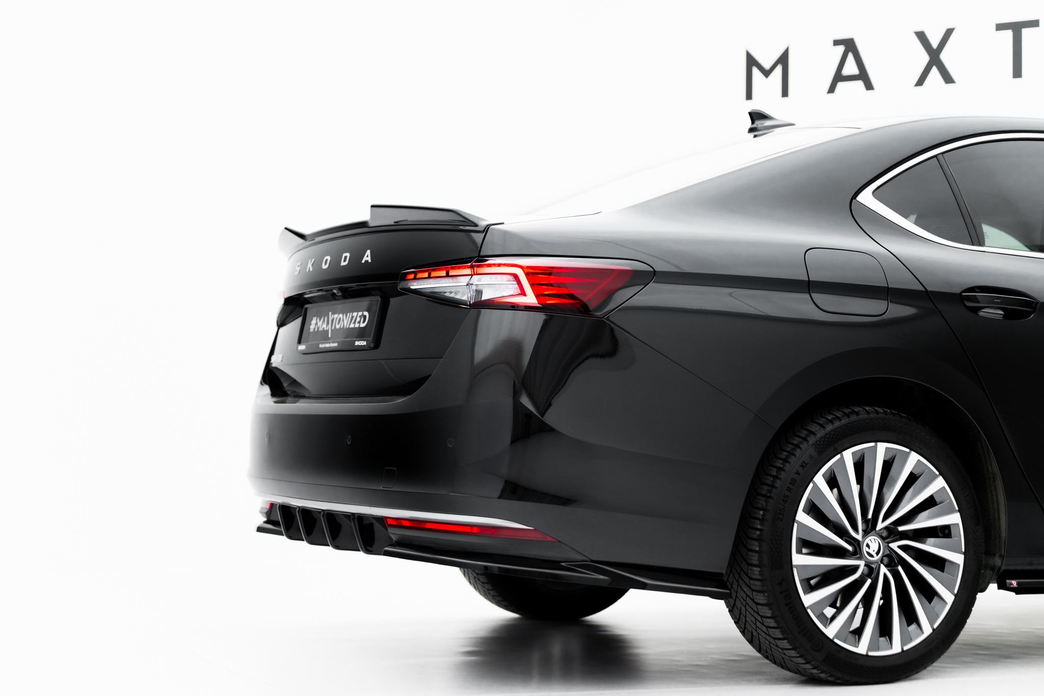 pol_po_Rear-Side-Splitters-V-1-Skoda-Superb-Mk4-23020_3 pol_po_Rear-Side-Splitters-V-1-Skoda-Superb-Mk4-23020_3