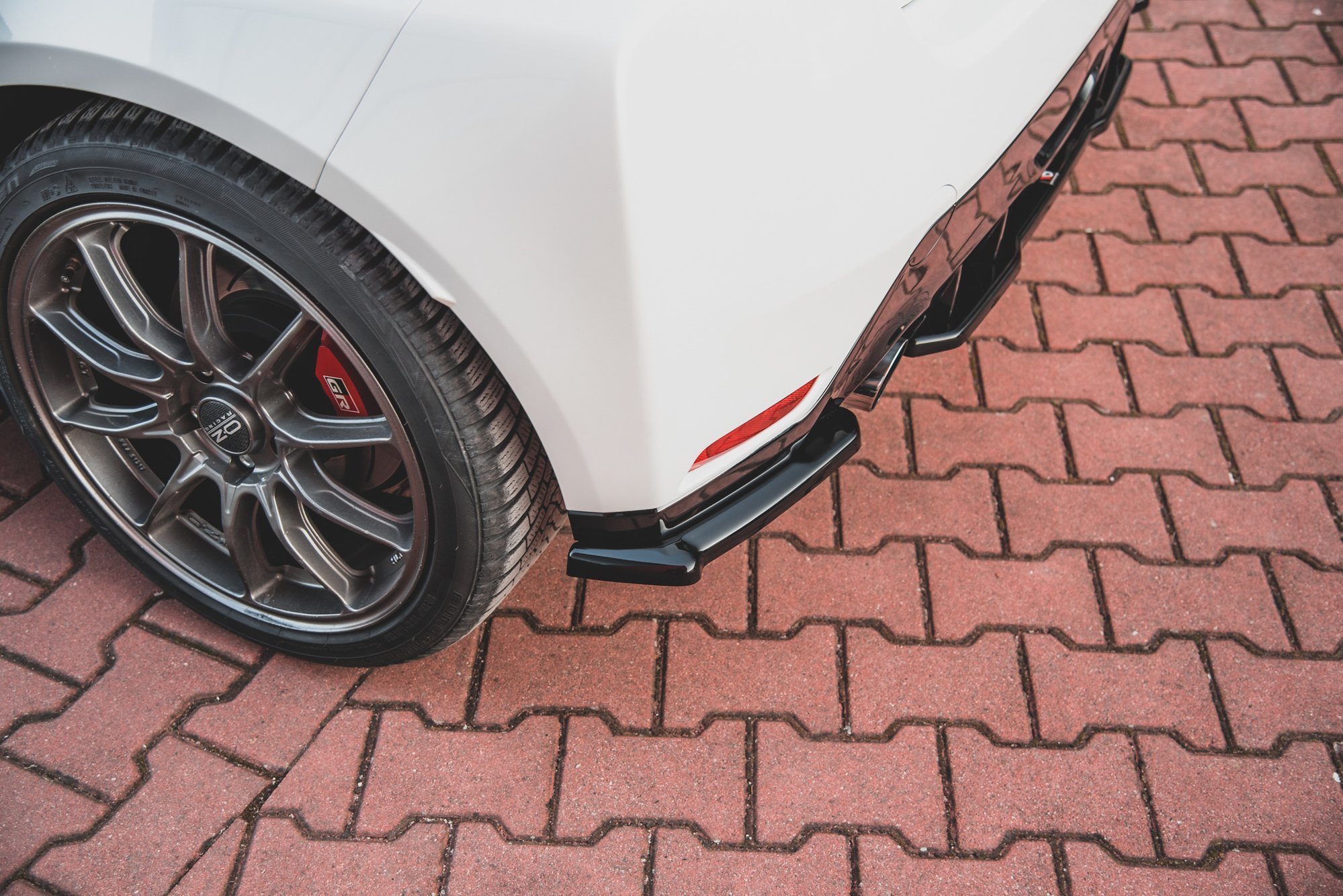 pol_po_Rear-Side-Splitters-V-1-Toyota-GR-Yaris-Mk4-11880_5 pol_po_Rear-Side-Splitters-V-1-Toyota-GR-Yaris-Mk4-11880_5