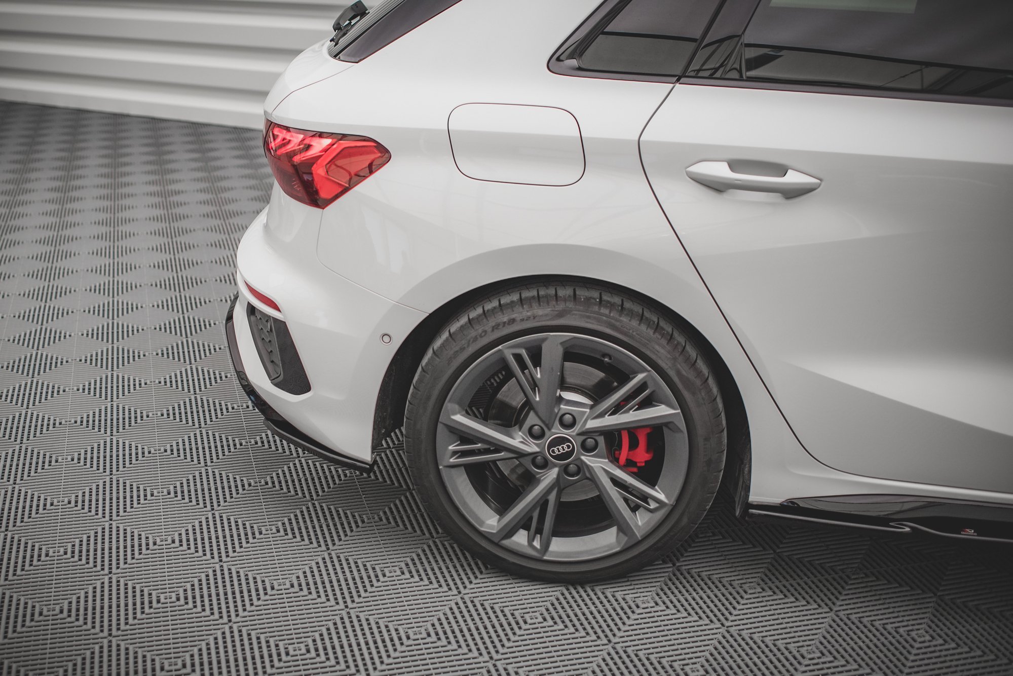 pol_po_Rear-Side-Splitters-V-2-Audi-S3-A3-S-Line-Sportback-8Y-13348_3 pol_po_Rear-Side-Splitters-V-2-Audi-S3-A3-S-Line-Sportback-8Y-13348_3