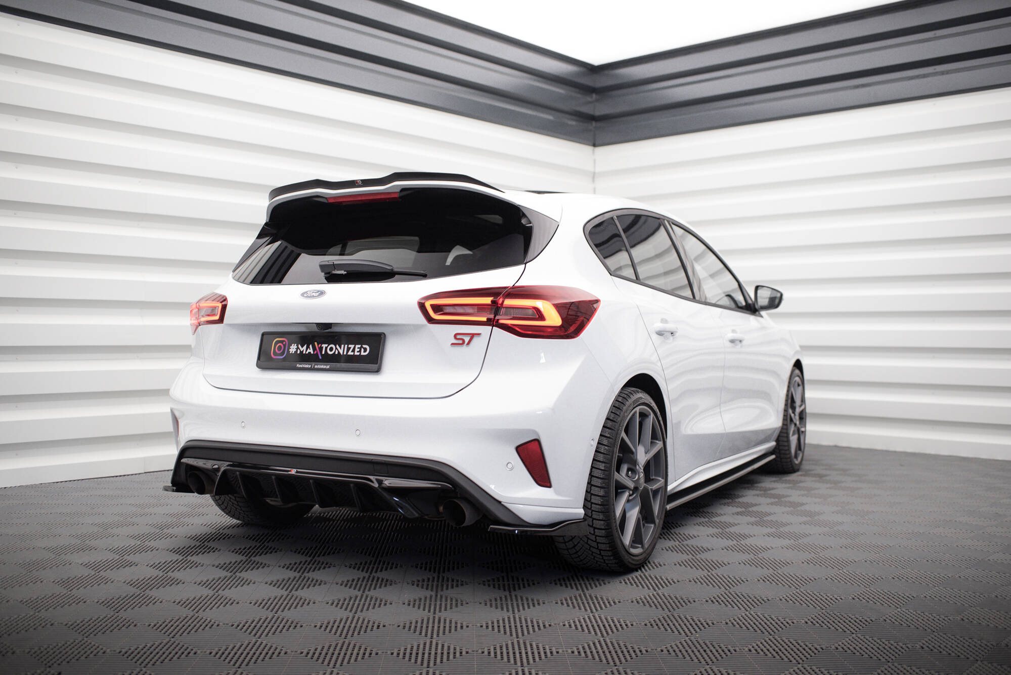 pol_po_Rear-Side-Splitters-V-2-Ford-Focus-Hatchback-ST-Mk4-10165_9 pol_po_Rear-Side-Splitters-V-2-Ford-Focus-Hatchback-ST-Mk4-10165_9