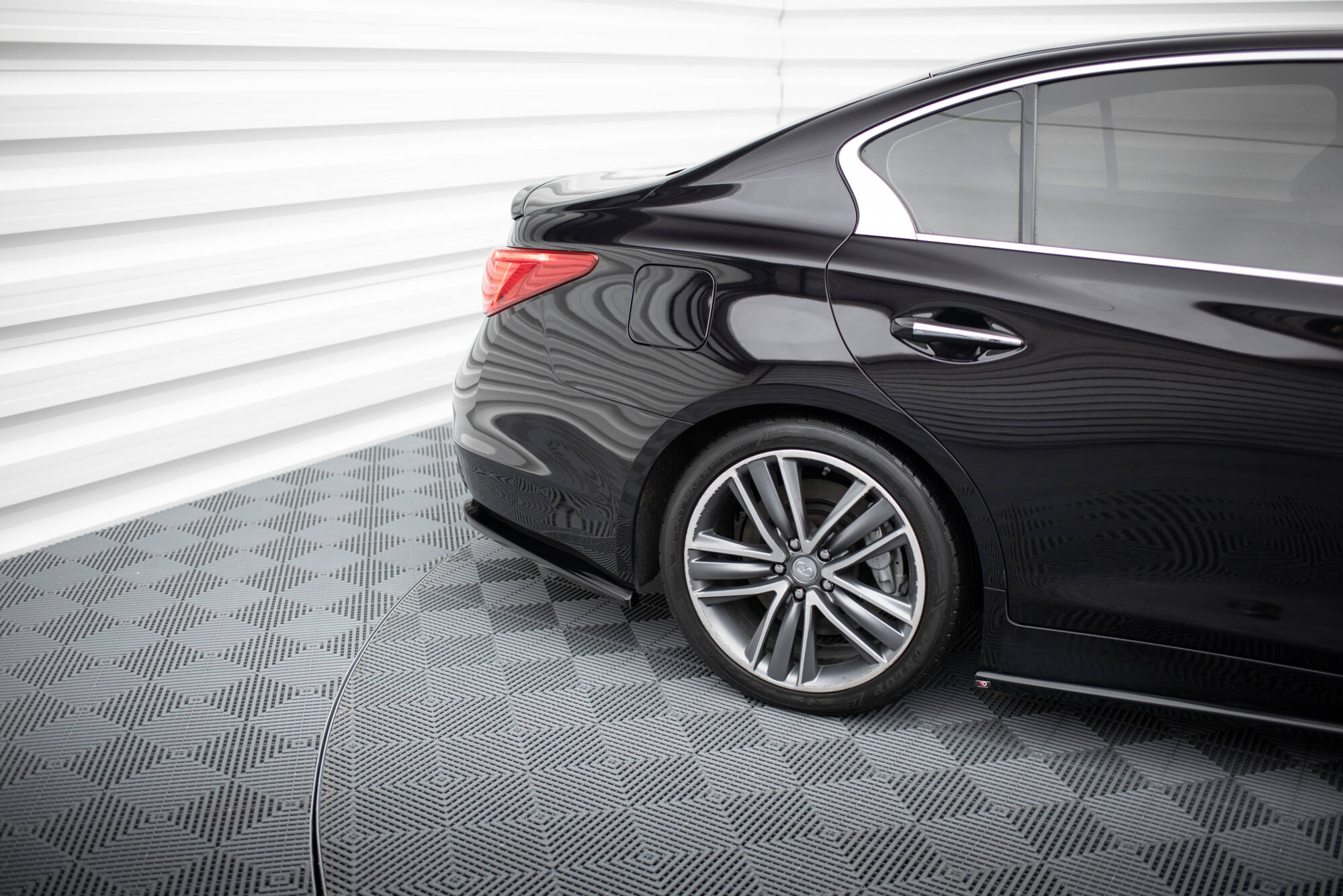 pol_po_Rear-Side-Splitters-V-2-Infiniti-Q50-S-Mk1-19889_4 pol_po_Rear-Side-Splitters-V-2-Infiniti-Q50-S-Mk1-19889_4