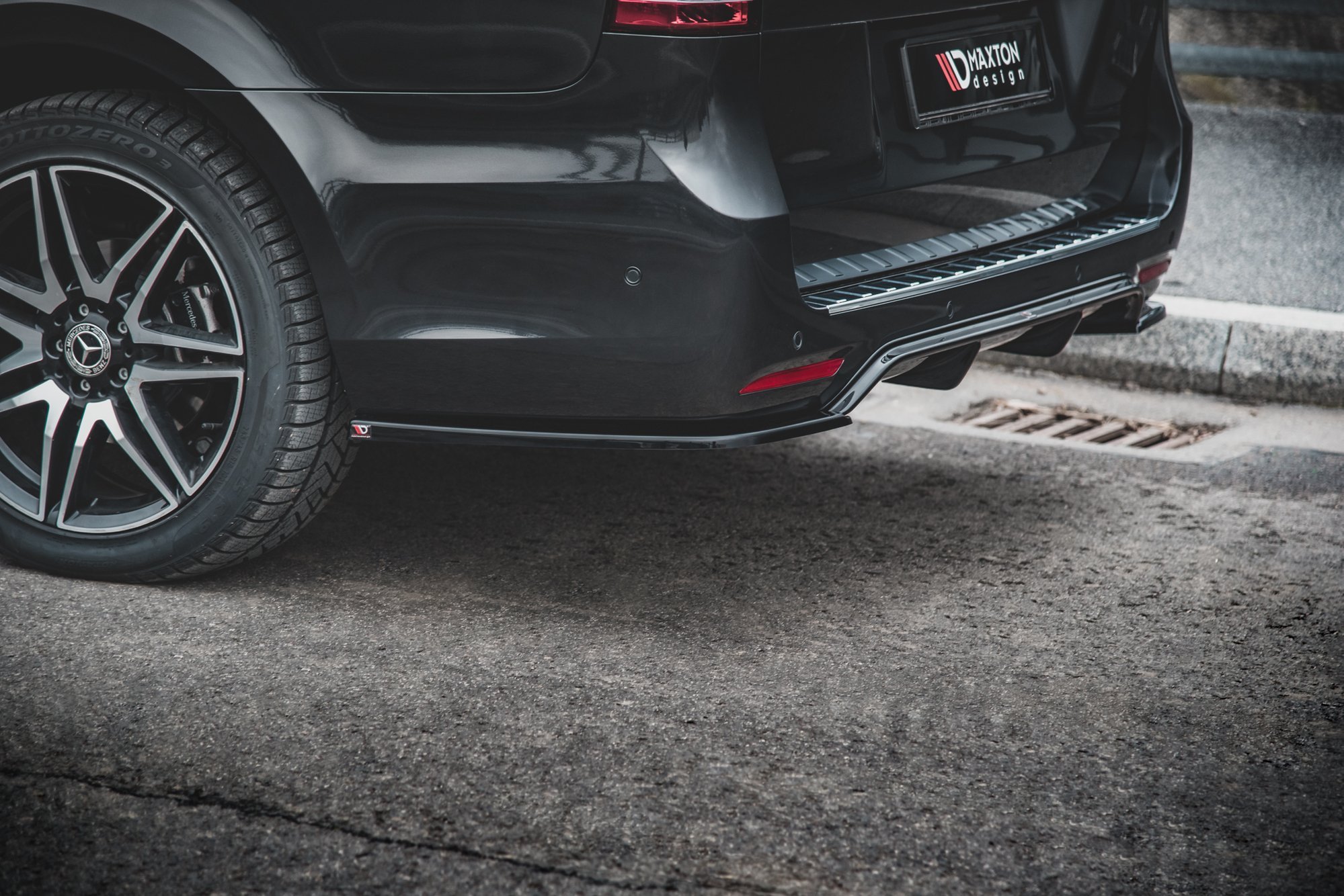 pol_po_Rear-Side-Splitters-V-2-Mercedes-Benz-V-Class-AMG-Line-W447-Facelift-11255_7 pol_po_Rear-Side-Splitters-V-2-Mercedes-Benz-V-Class-AMG-Line-W447-Facelift-11255_7
