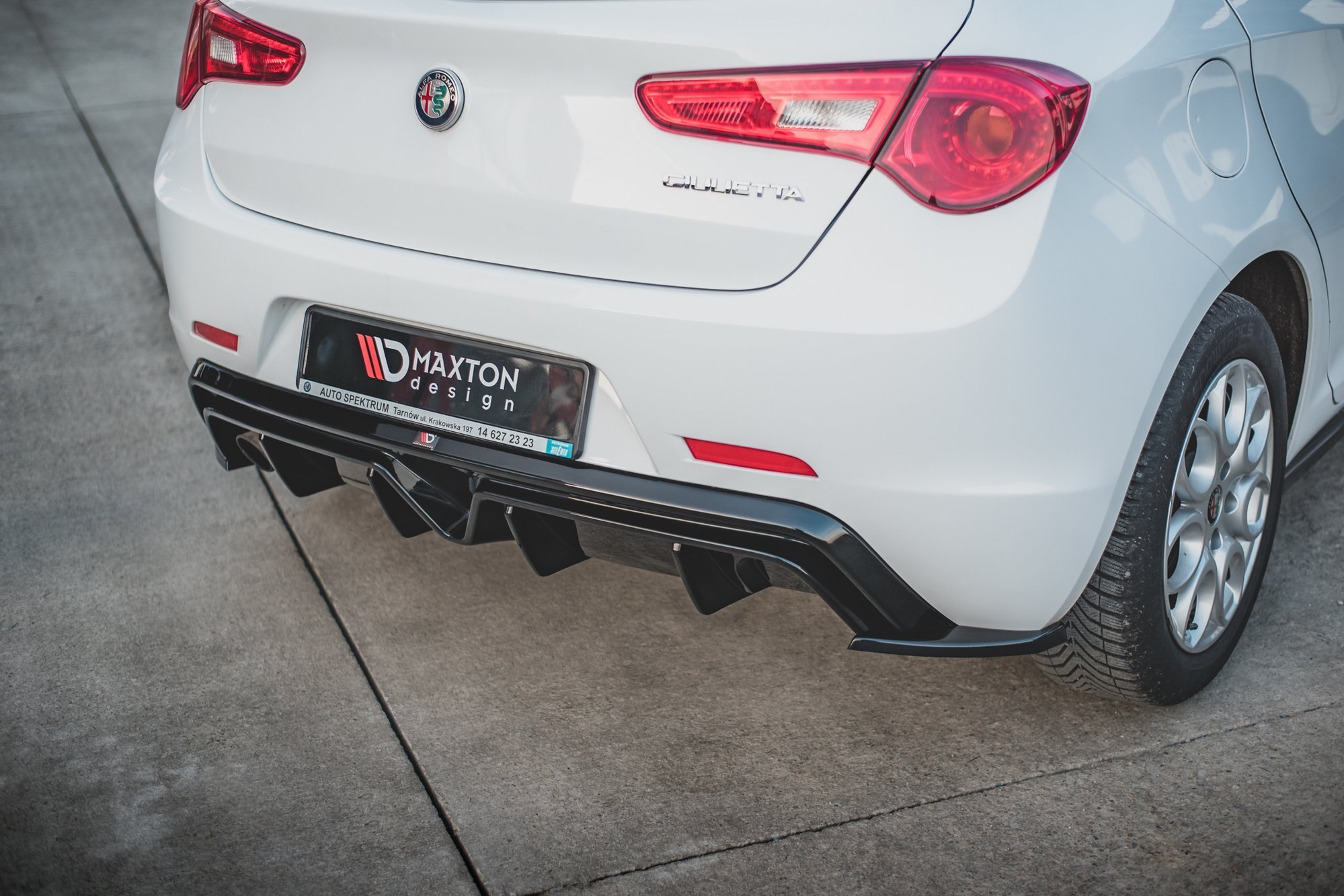 pol_po_Rear-Side-Splitters-V-3-Alfa-Romeo-Giulietta-Facelift-11663_5 pol_po_Rear-Side-Splitters-V-3-Alfa-Romeo-Giulietta-Facelift-11663_5