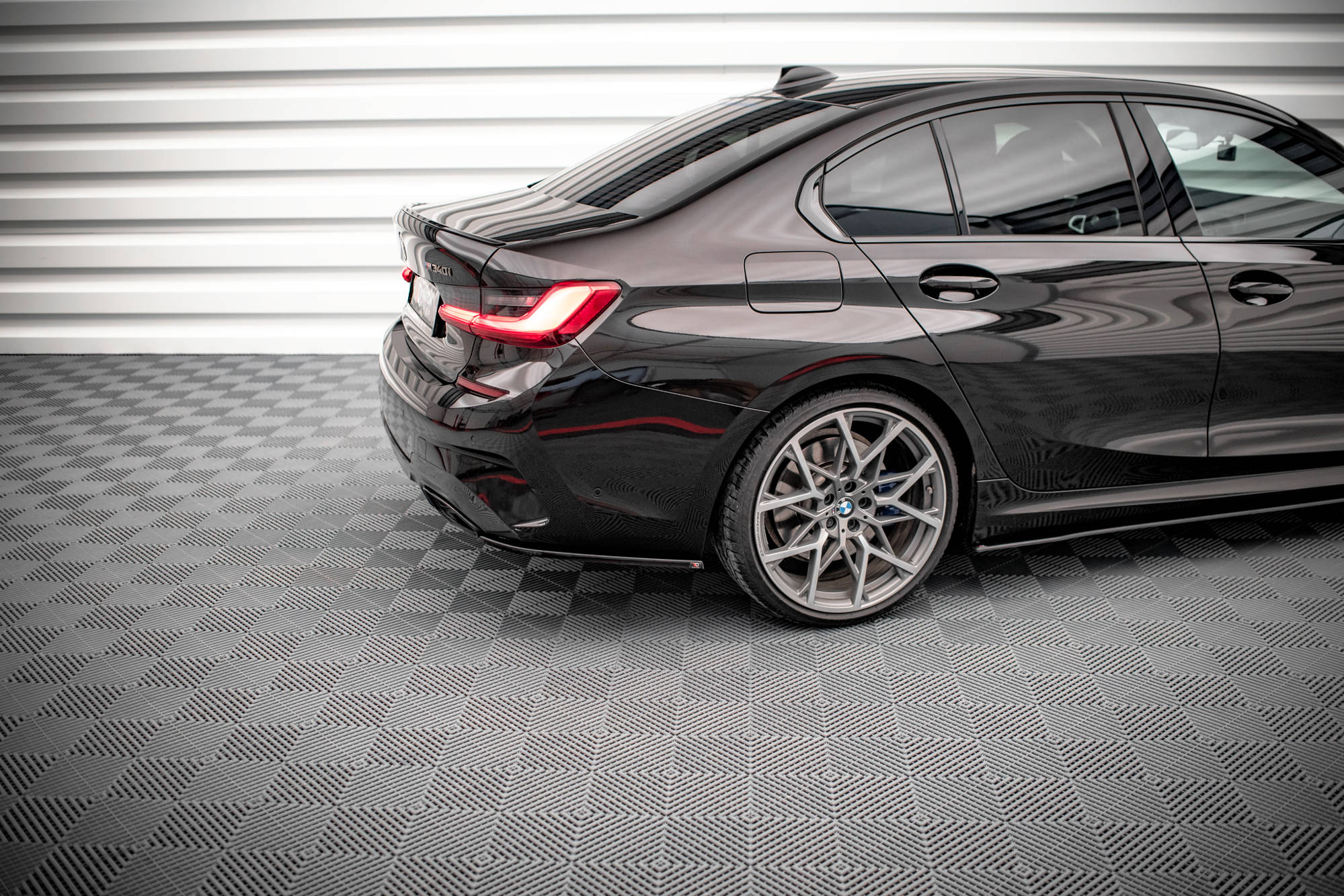 pol_po_Rear-Side-Splitters-V-4-BMW-M340i-G20-G21-16518_3 pol_po_Rear-Side-Splitters-V-4-BMW-M340i-G20-G21-16518_3