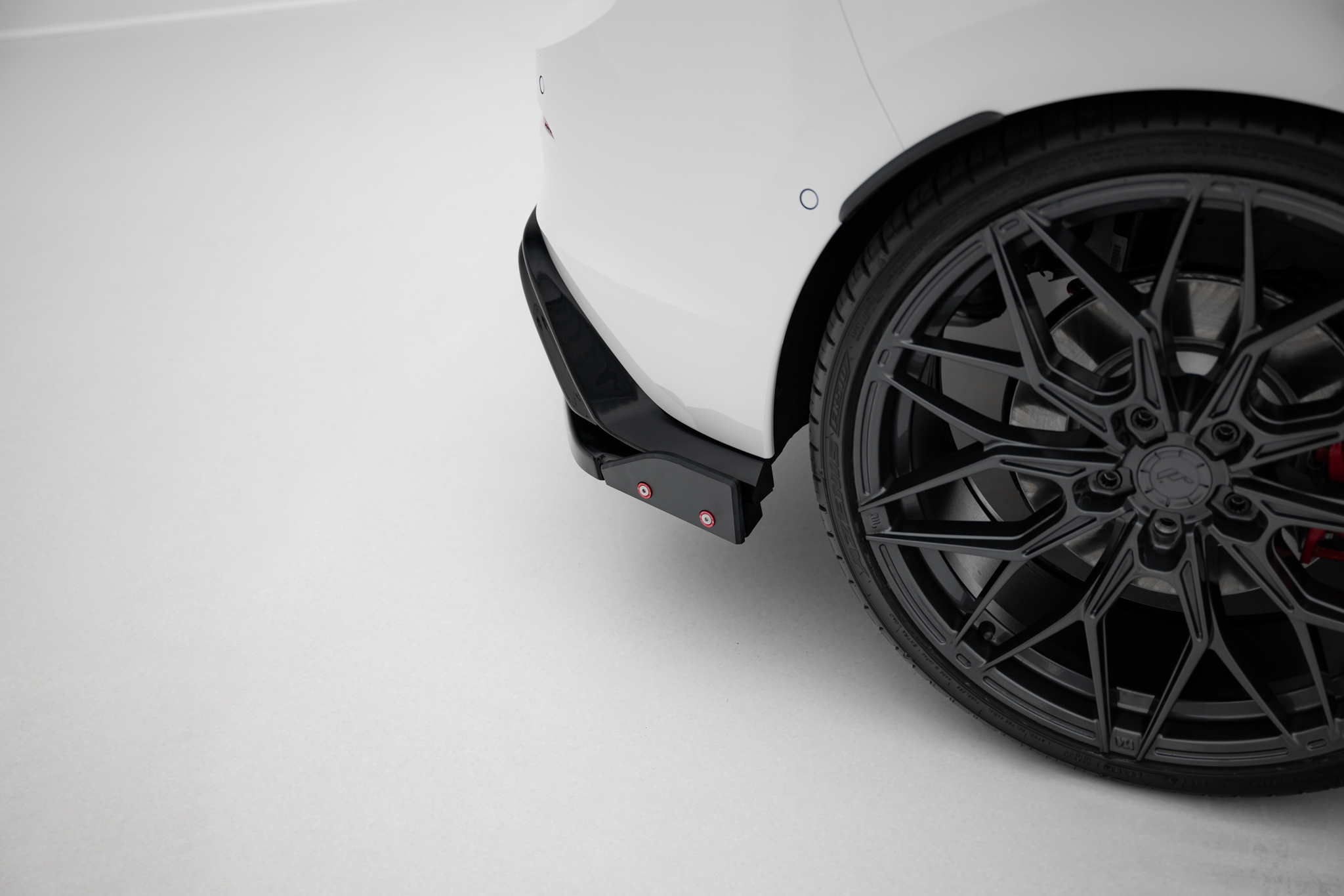 pol_po_Rear-Side-Splitters-V-4-Flaps-Volkswagen-Golf-GTI-GTE-Mk8-23293_8 pol_po_Rear-Side-Splitters-V-4-Flaps-Volkswagen-Golf-GTI-GTE-Mk8-23293_8