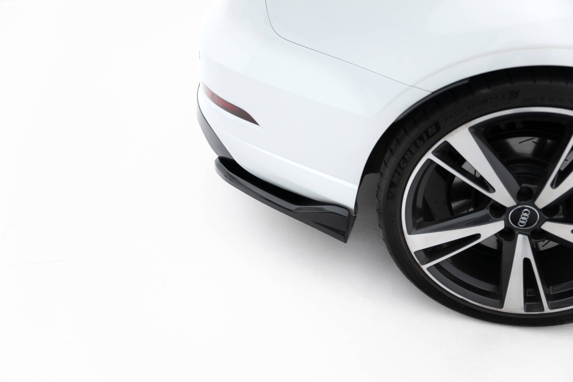 pol_po_Rear-Side-Splitters-V-5-Audi-RS3-Sedan-8V-Facelift-22370_4 pol_po_Rear-Side-Splitters-V-5-Audi-RS3-Sedan-8V-Facelift-22370_4