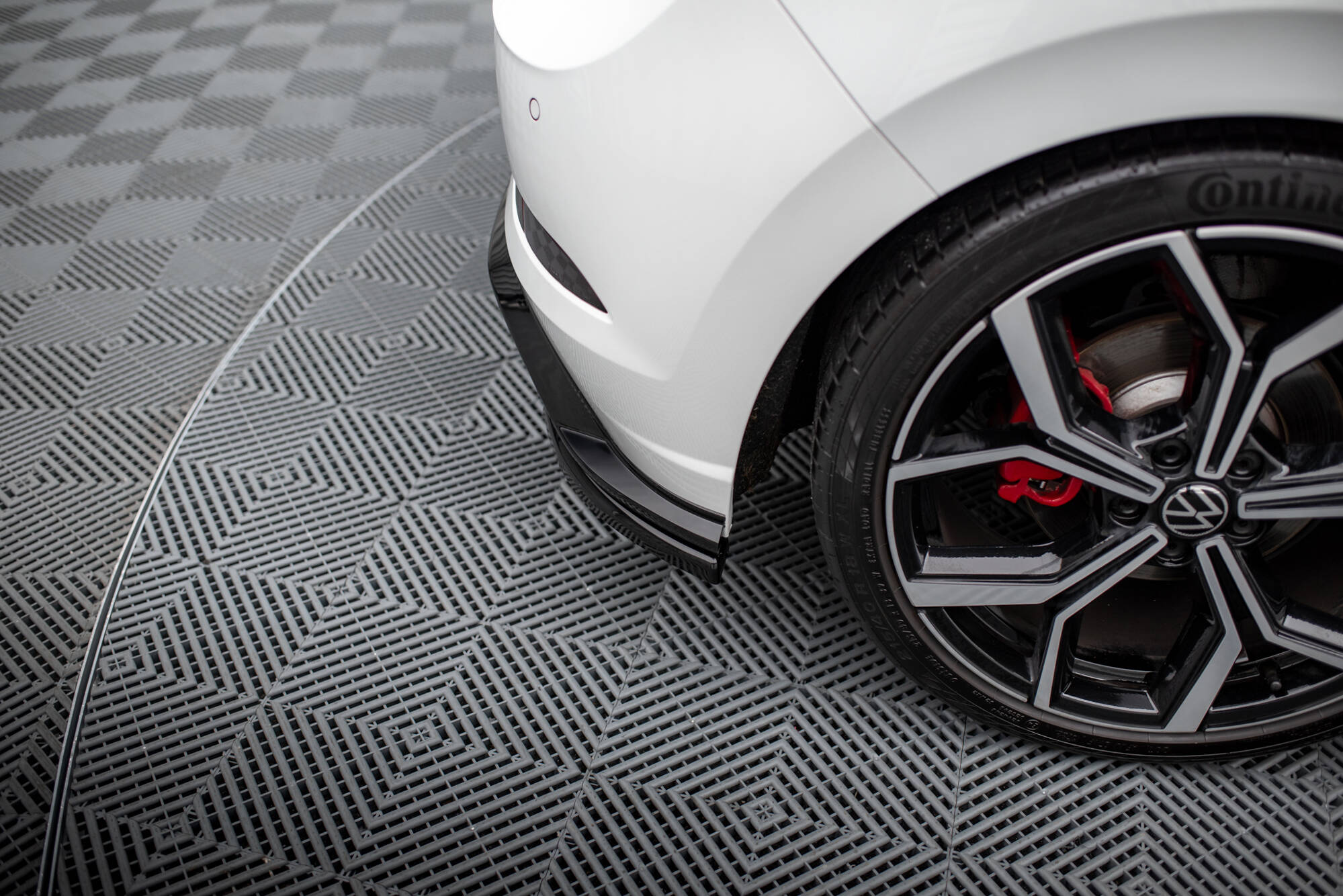 pol_po_Rear-Side-Splitters-Volkswagen-Polo-GTI-Mk6-Facelift-20772_5 pol_po_Rear-Side-Splitters-Volkswagen-Polo-GTI-Mk6-Facelift-20772_5