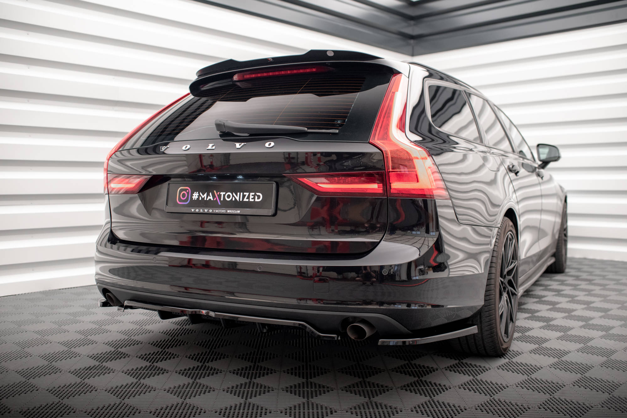 pol_po_Rear-Side-Splitters-Volvo-V90-Mk2-18104_5 pol_po_Rear-Side-Splitters-Volvo-V90-Mk2-18104_5