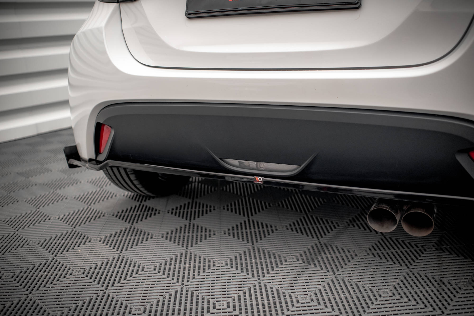 pol_po_Rear-Splitter-V-1-Flaps-Toyota-Yaris-Mk4-16926_5 pol_po_Rear-Splitter-V-1-Flaps-Toyota-Yaris-Mk4-16926_5