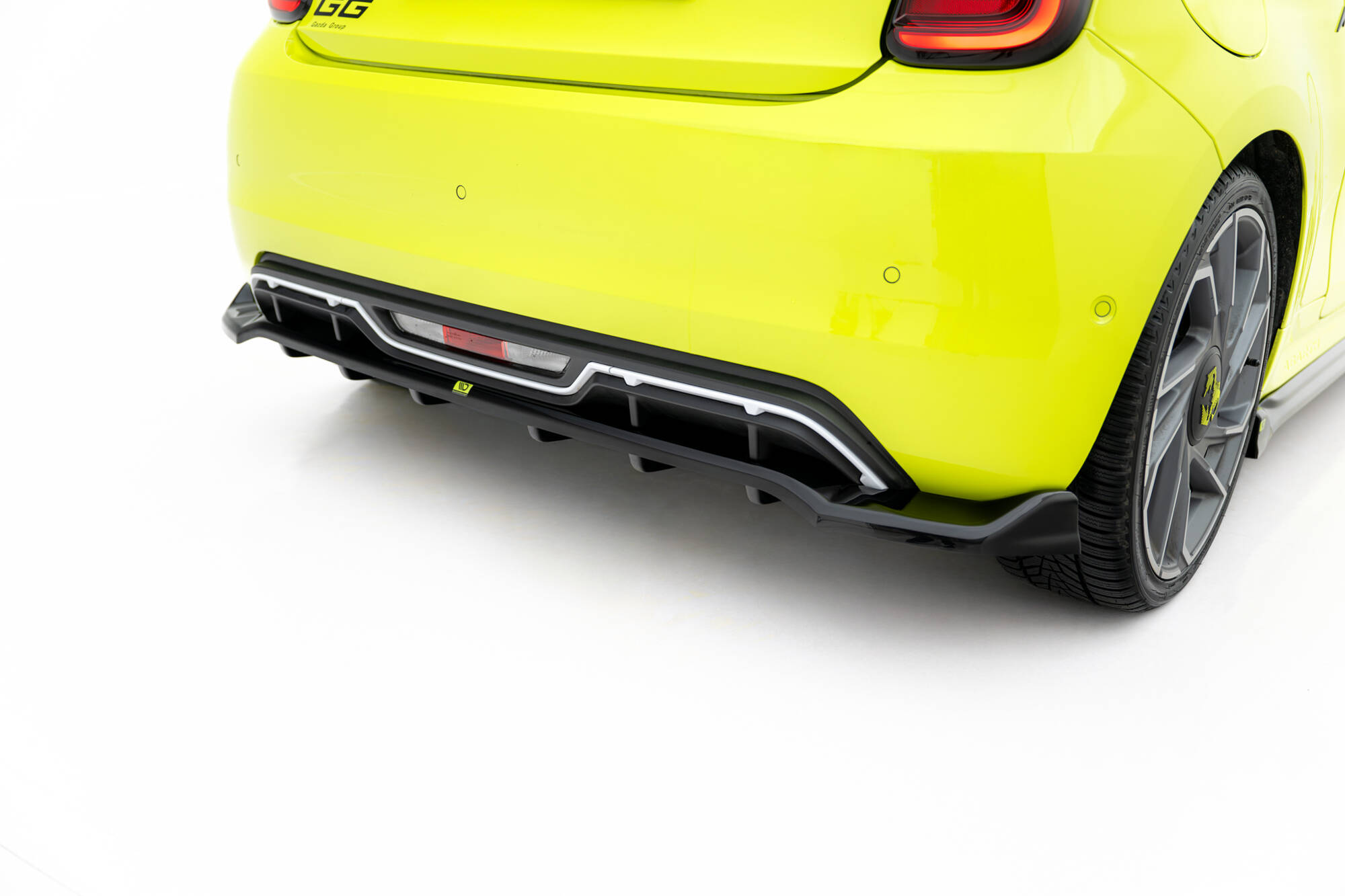 pol_po_Rear-Splitter-with-vertical-bars-Abarth-500e-22471_2 pol_po_Rear-Splitter-with-vertical-bars-Abarth-500e-22471_2