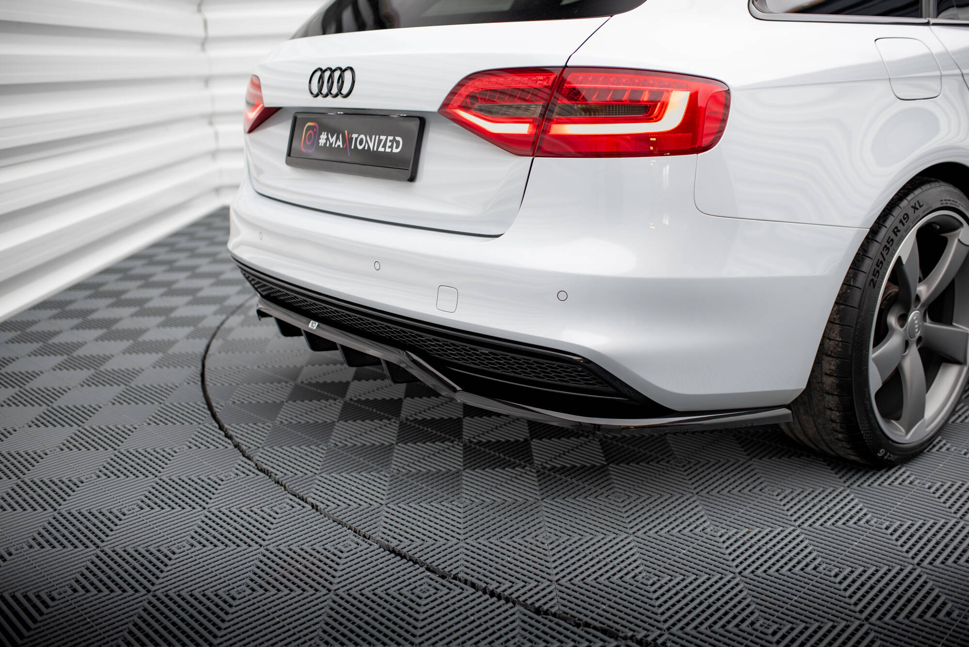 pol_po_Rear-Splitter-with-vertical-bars-Audi-A4-Competition-B8-Facelift-19152_8 pol_po_Rear-Splitter-with-vertical-bars-Audi-A4-Competition-B8-Facelift-19152_8