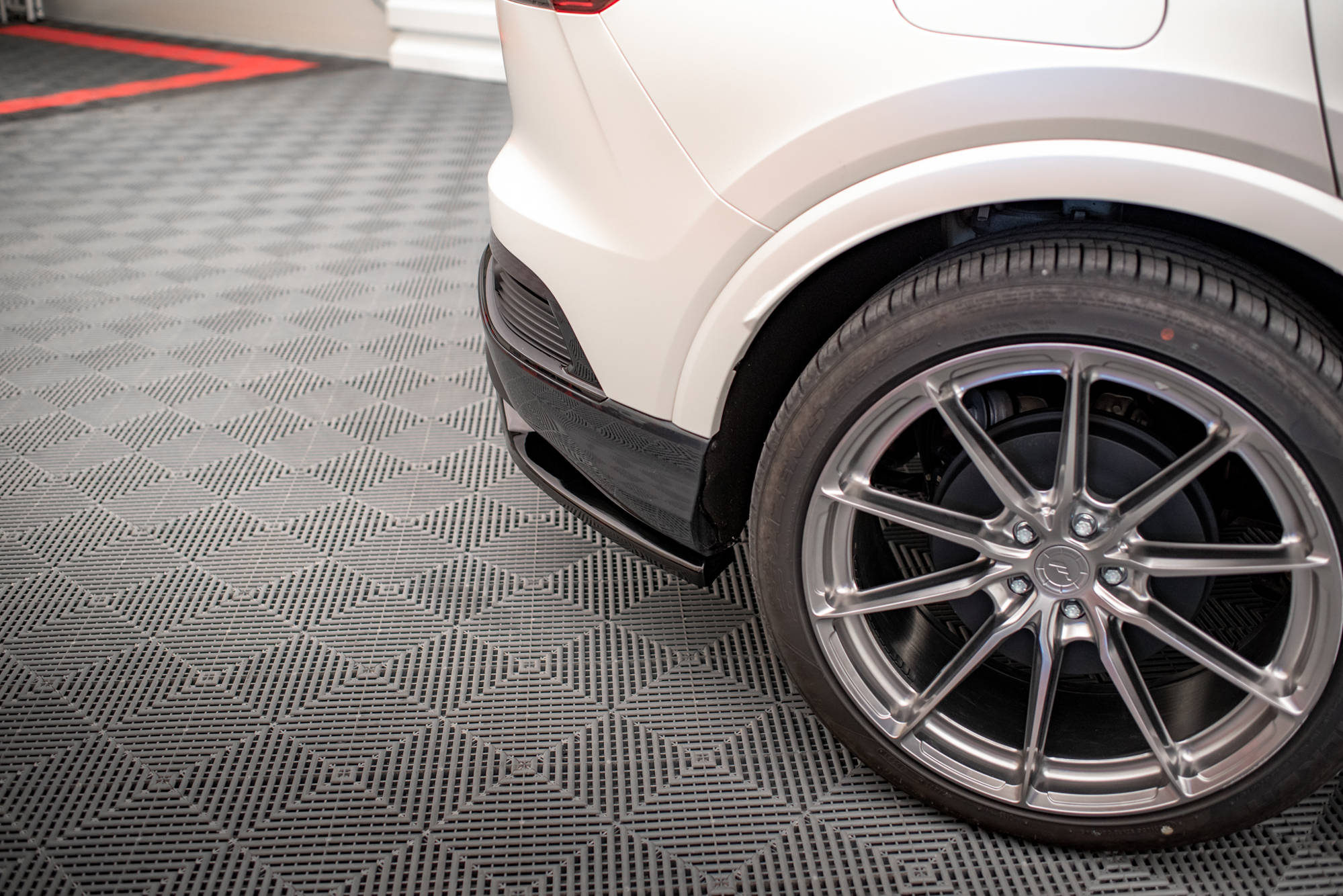pol_po_Rear-Splitter-with-vertical-bars-Audi-Q4-e-tron-Sportback-S-line-Mk1-17553_3 pol_po_Rear-Splitter-with-vertical-bars-Audi-Q4-e-tron-Sportback-S-line-Mk1-17553_3