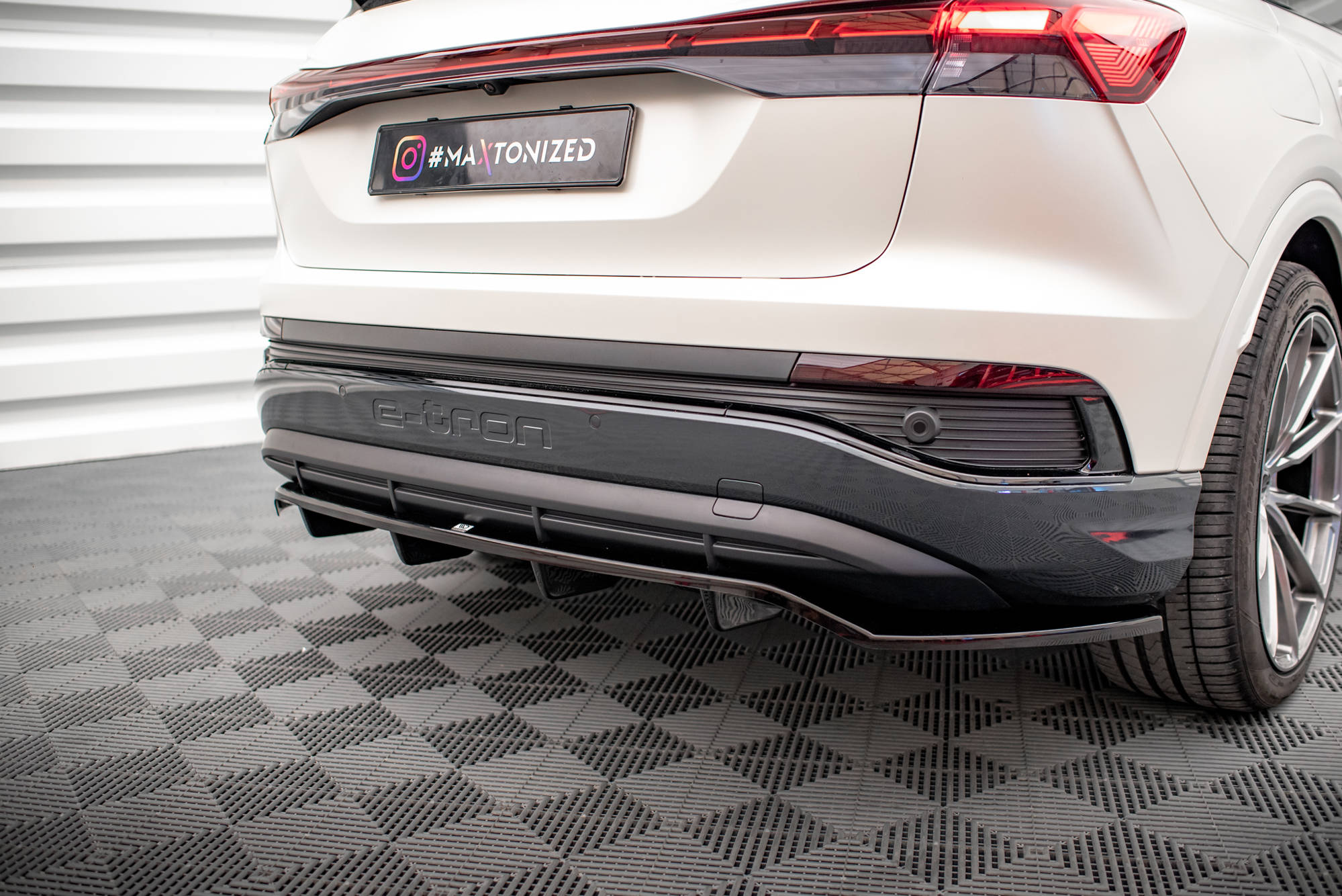 pol_po_Rear-Splitter-with-vertical-bars-Audi-Q4-e-tron-Sportback-S-line-Mk1-17553_5 pol_po_Rear-Splitter-with-vertical-bars-Audi-Q4-e-tron-Sportback-S-line-Mk1-17553_5