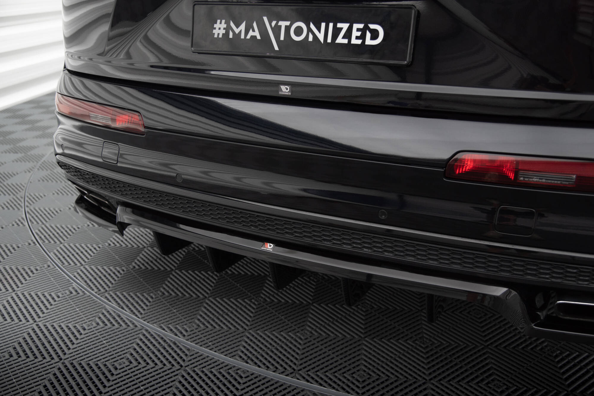 pol_po_Rear-Splitter-with-vertical-bars-Audi-SQ7-Mk2-19586_3 pol_po_Rear-Splitter-with-vertical-bars-Audi-SQ7-Mk2-19586_3