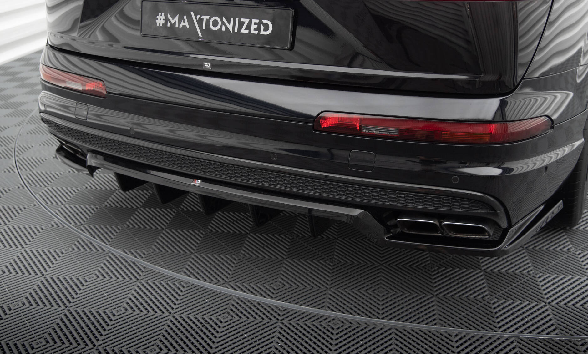 pol_po_Rear-Splitter-with-vertical-bars-Audi-SQ7-Mk2-19586_4 pol_po_Rear-Splitter-with-vertical-bars-Audi-SQ7-Mk2-19586_4