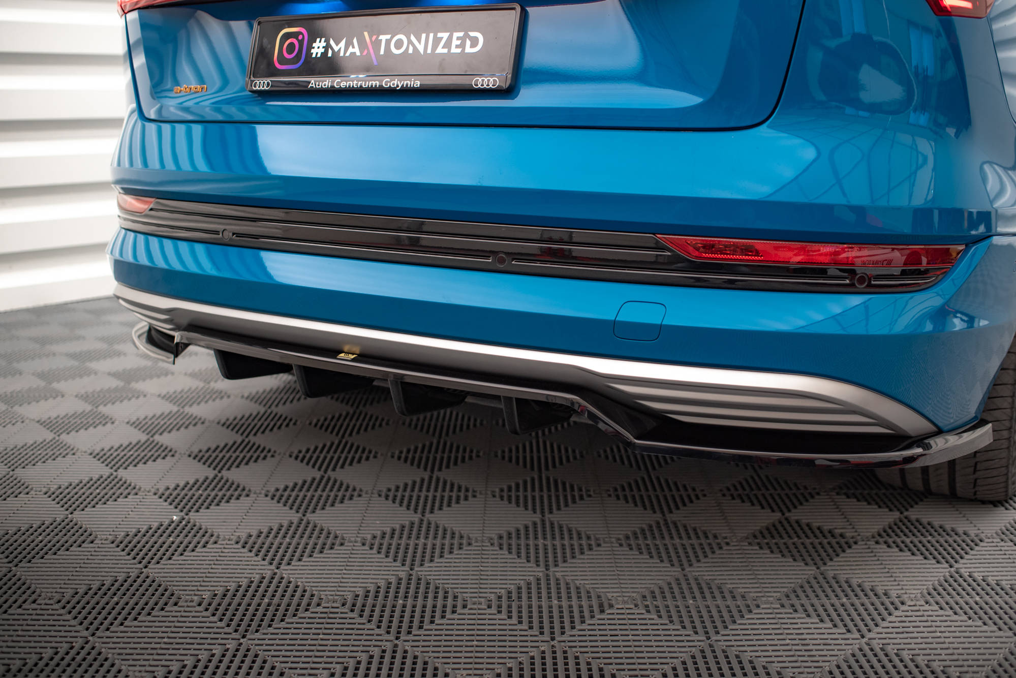 pol_po_Rear-Splitter-with-vertical-bars-Audi-e-tron-17533_8 pol_po_Rear-Splitter-with-vertical-bars-Audi-e-tron-17533_8