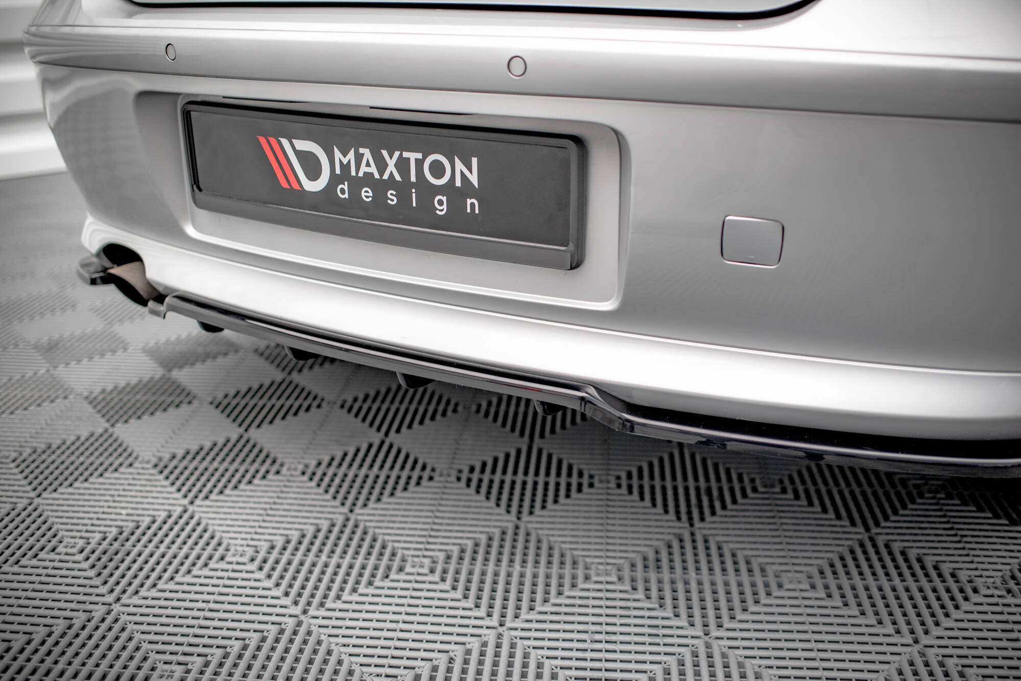 pol_po_Rear-Splitter-with-vertical-bars-BMW-1-E81-Facelift-19201_3 pol_po_Rear-Splitter-with-vertical-bars-BMW-1-E81-Facelift-19201_3