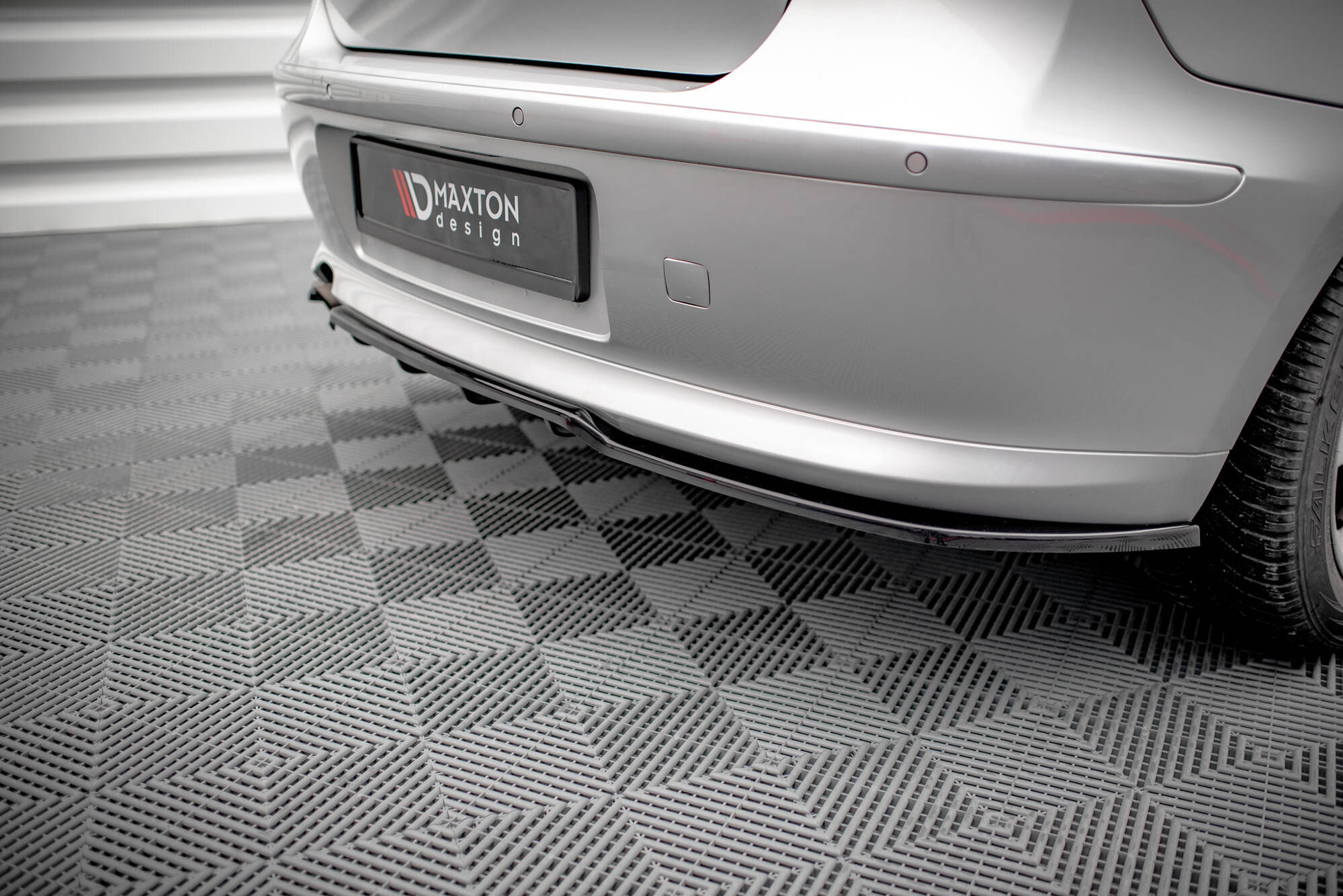 pol_po_Rear-Splitter-with-vertical-bars-BMW-1-E81-Facelift-19201_4 pol_po_Rear-Splitter-with-vertical-bars-BMW-1-E81-Facelift-19201_4