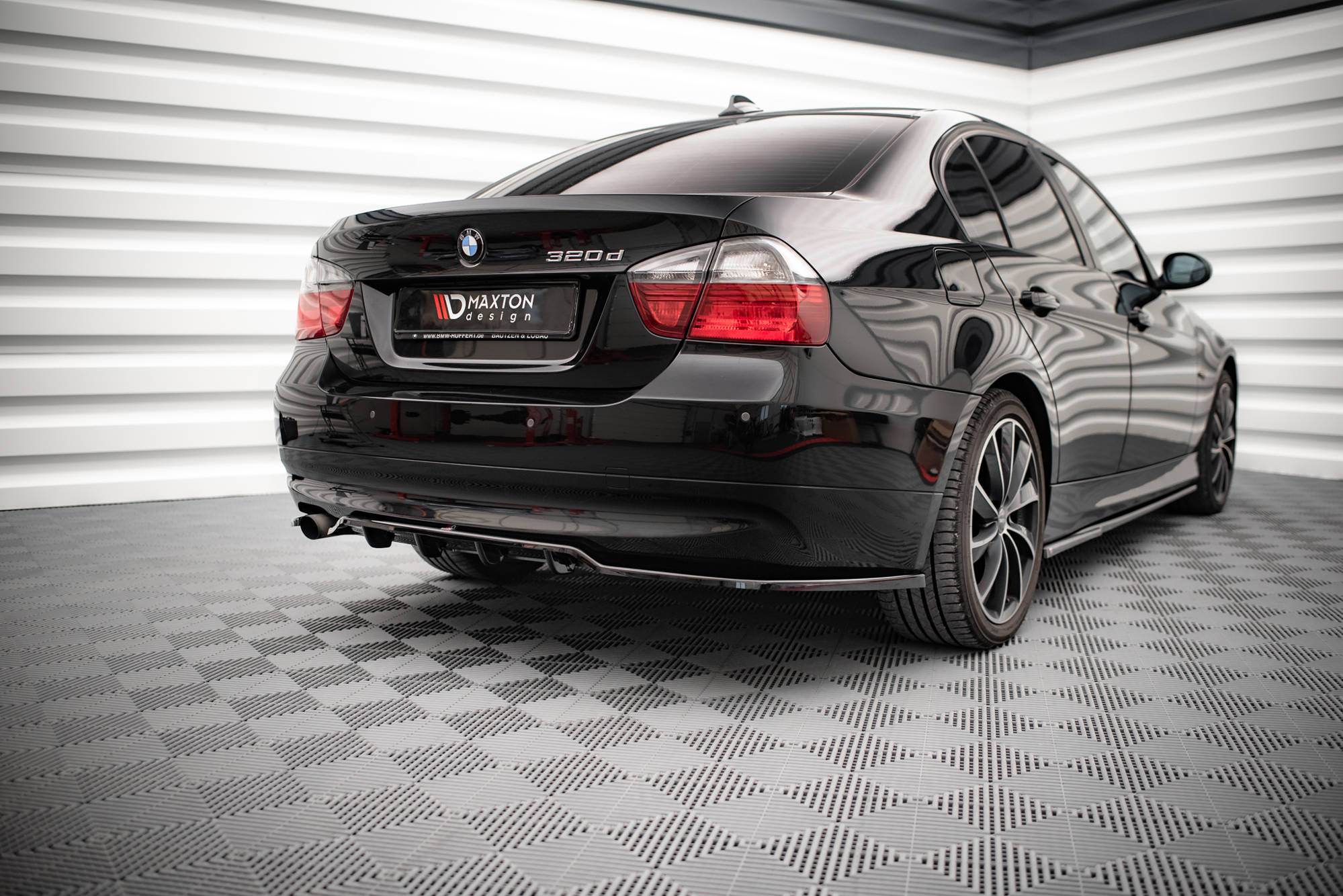 pol_po_Rear-Splitter-with-vertical-bars-BMW-3-Sedan-E90-14958_3 pol_po_Rear-Splitter-with-vertical-bars-BMW-3-Sedan-E90-14958_3