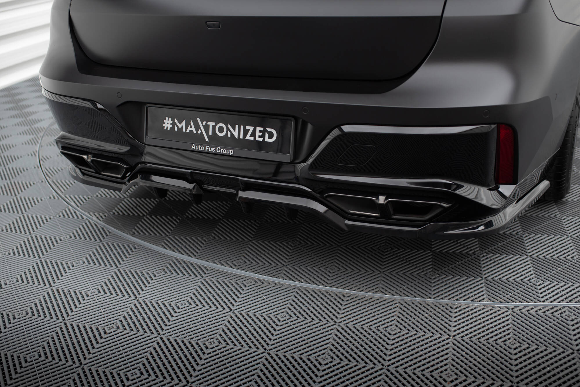 pol_po_Rear-Splitter-with-vertical-bars-BMW-M760e-G70-20996_3 pol_po_Rear-Splitter-with-vertical-bars-BMW-M760e-G70-20996_3