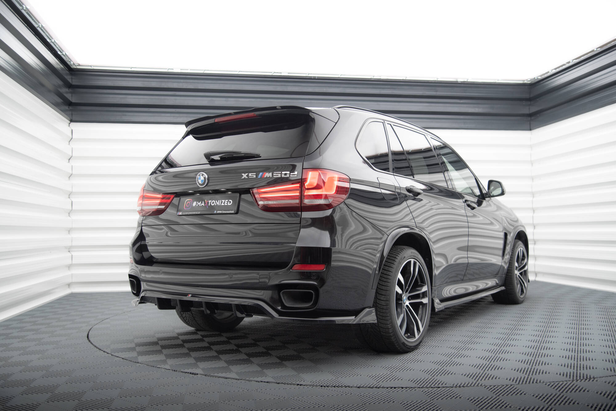 pol_po_Rear-Splitter-with-vertical-bars-BMW-X5-M-Pack-F15-19156_1 pol_po_Rear-Splitter-with-vertical-bars-BMW-X5-M-Pack-F15-19156_1