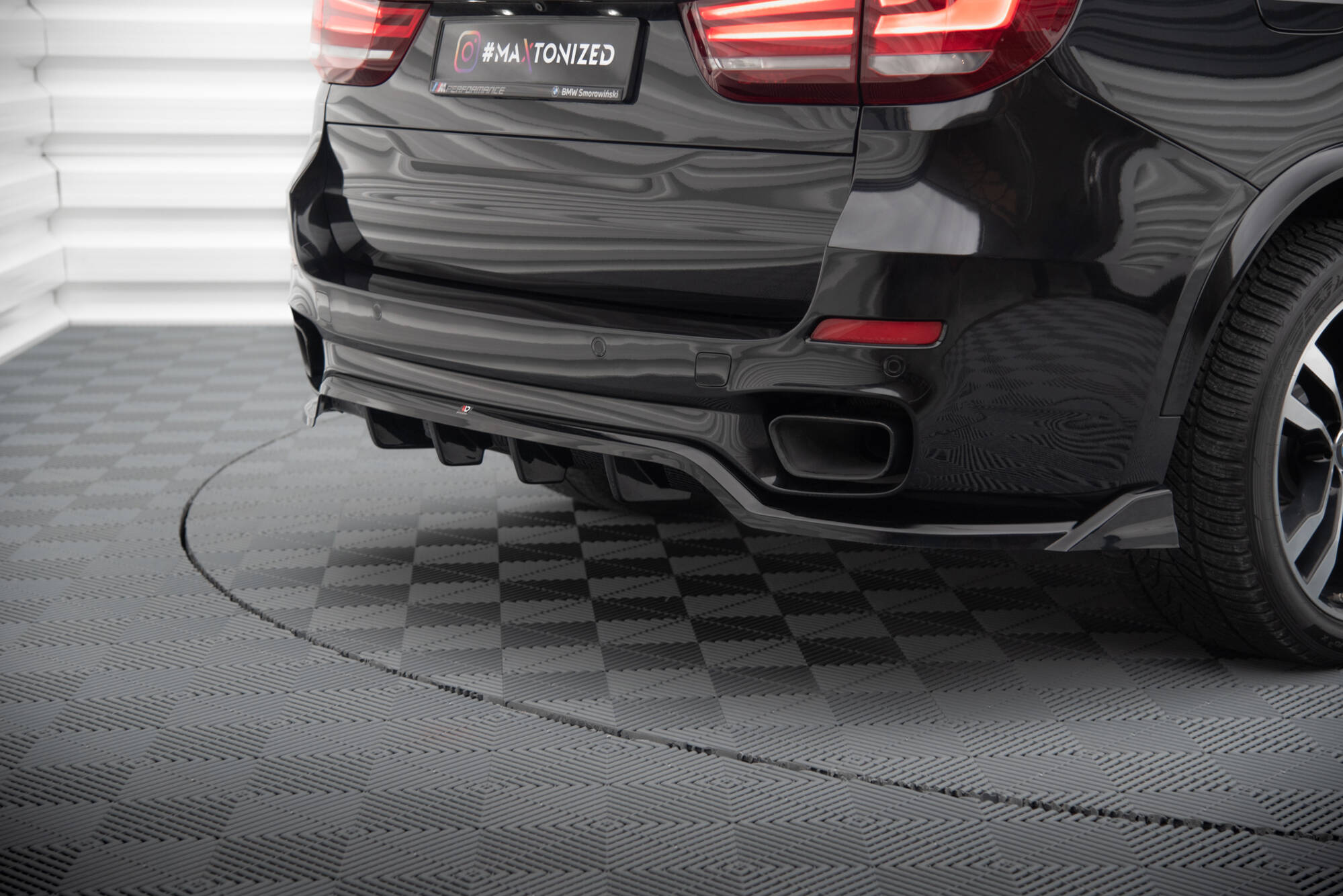 pol_po_Rear-Splitter-with-vertical-bars-BMW-X5-M-Pack-F15-19156_5 pol_po_Rear-Splitter-with-vertical-bars-BMW-X5-M-Pack-F15-19156_5