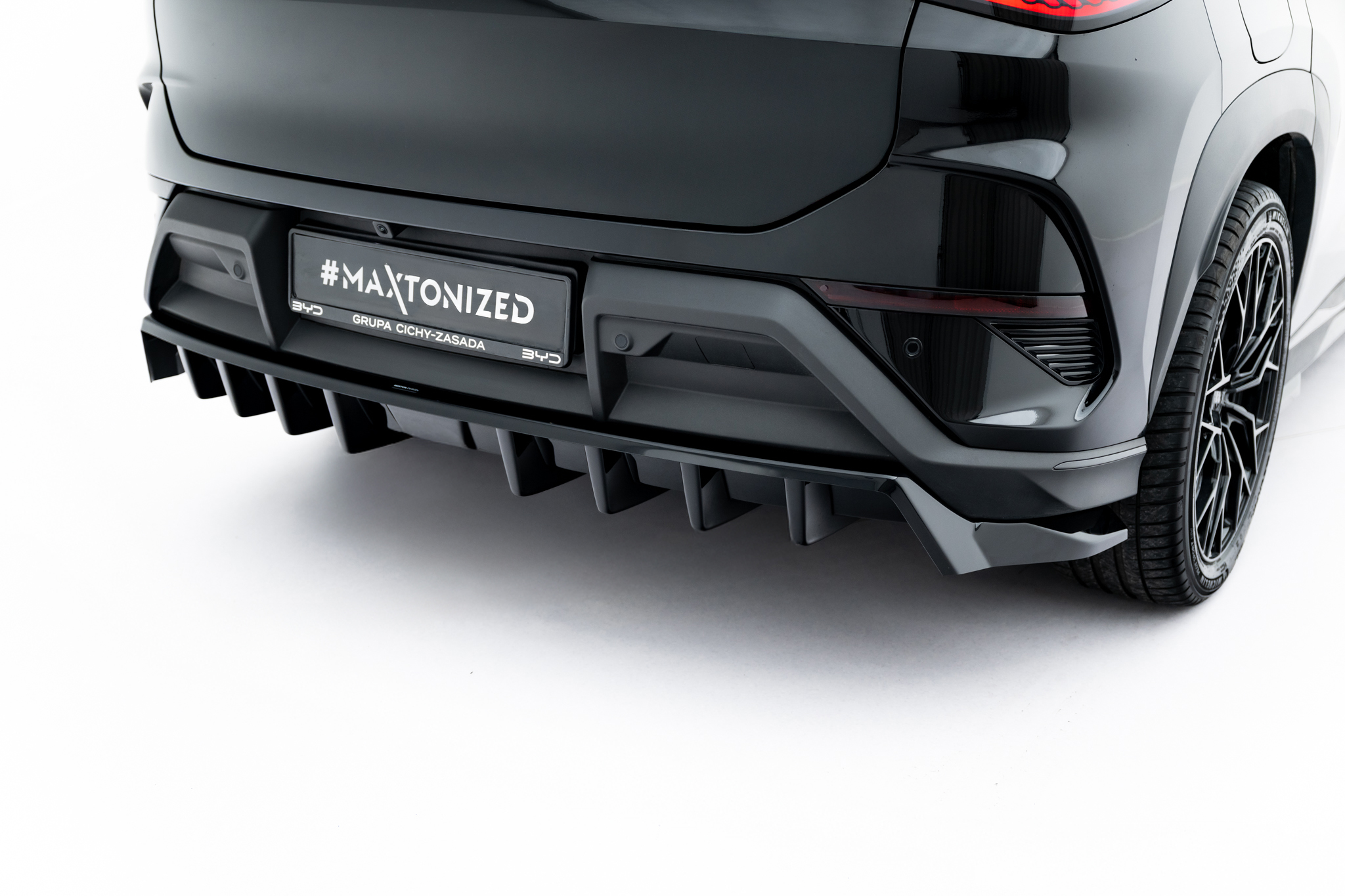pol_po_Rear-Splitter-with-vertical-bars-BYD-Sealion-7-Mk1-23517_2 pol_po_Rear-Splitter-with-vertical-bars-BYD-Sealion-7-Mk1-23517_2